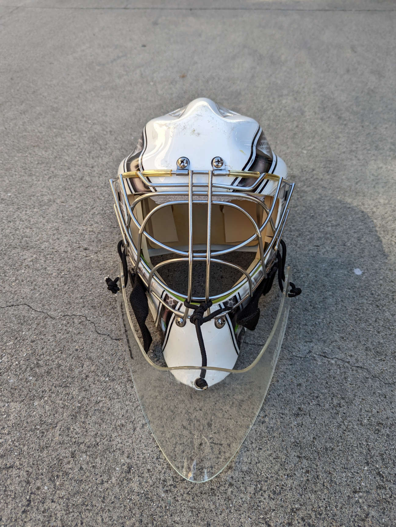 Senior Large Used Vaughn VM9500 Cat Eye Goalie Mask SidelineSwap