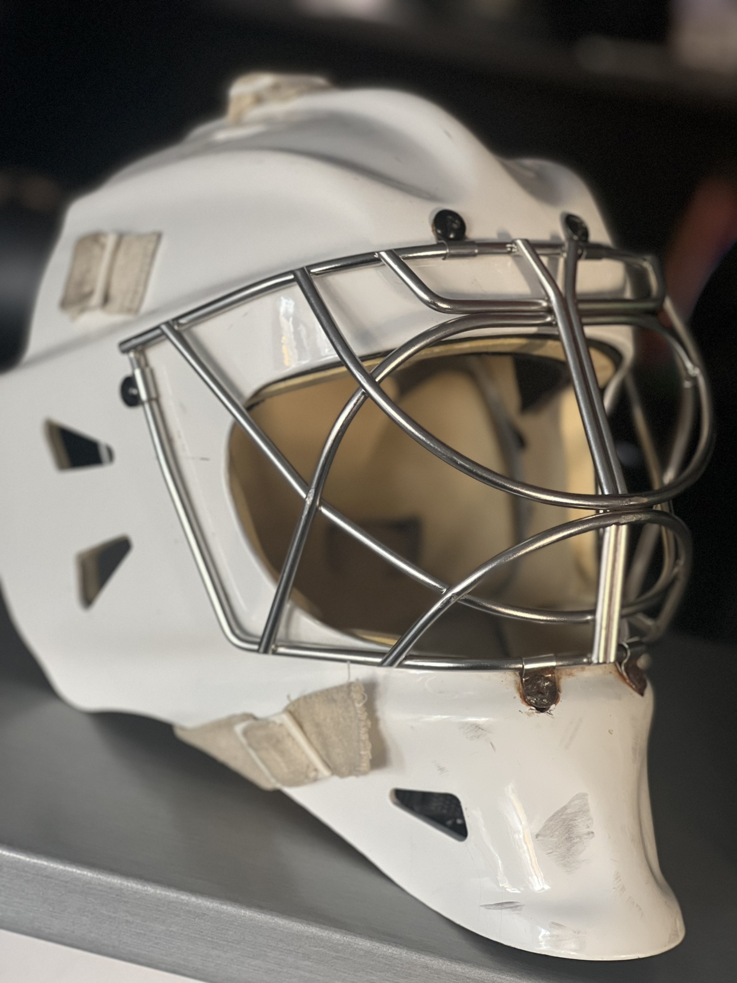 Wall W10 Goalie Mask (Made In Finland) Full Carbon SidelineSwap