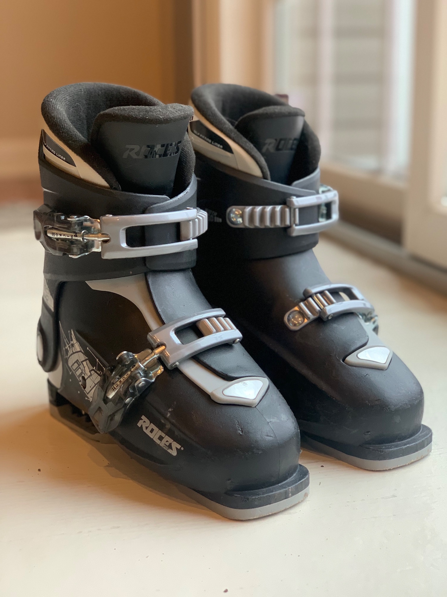 Roces Adjustablesize Ski Boots Used 1922 SidelineSwap