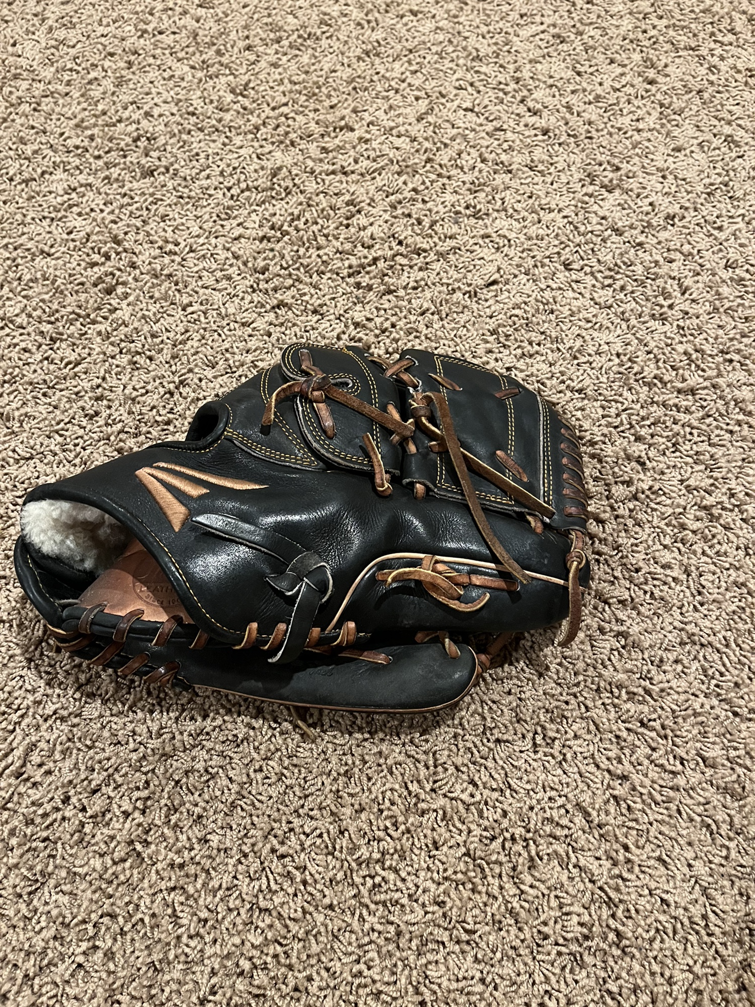 Pitcher's 11.75" Pro Collection Baseball Glove SidelineSwap