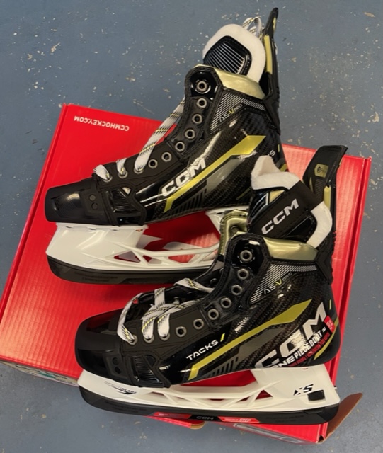 Senior New CCM Tacks ASV Pro Hockey Skates Regular Width Size 8.5 w