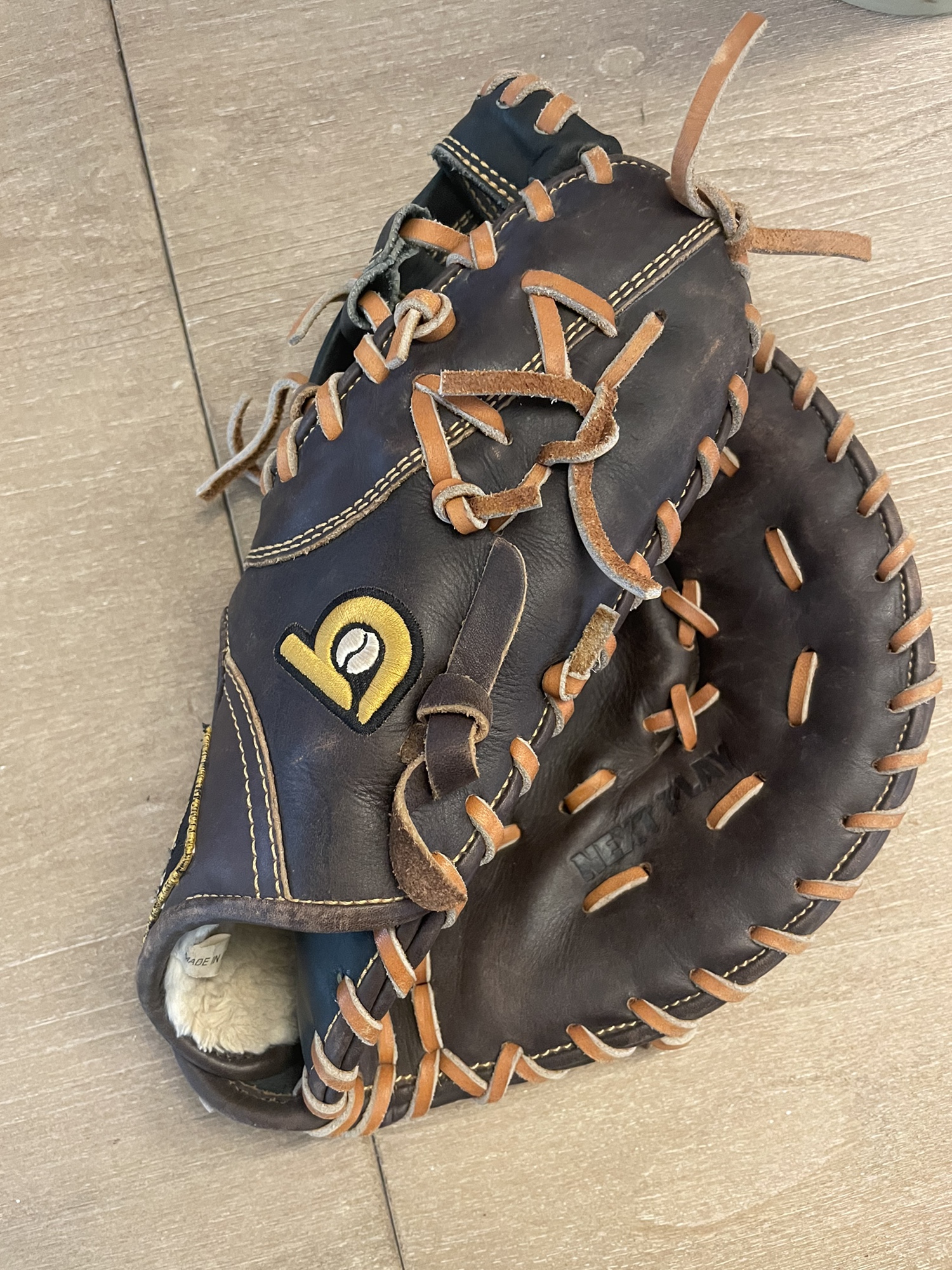 Bradley youth 11.5” first baseman’s glove SidelineSwap