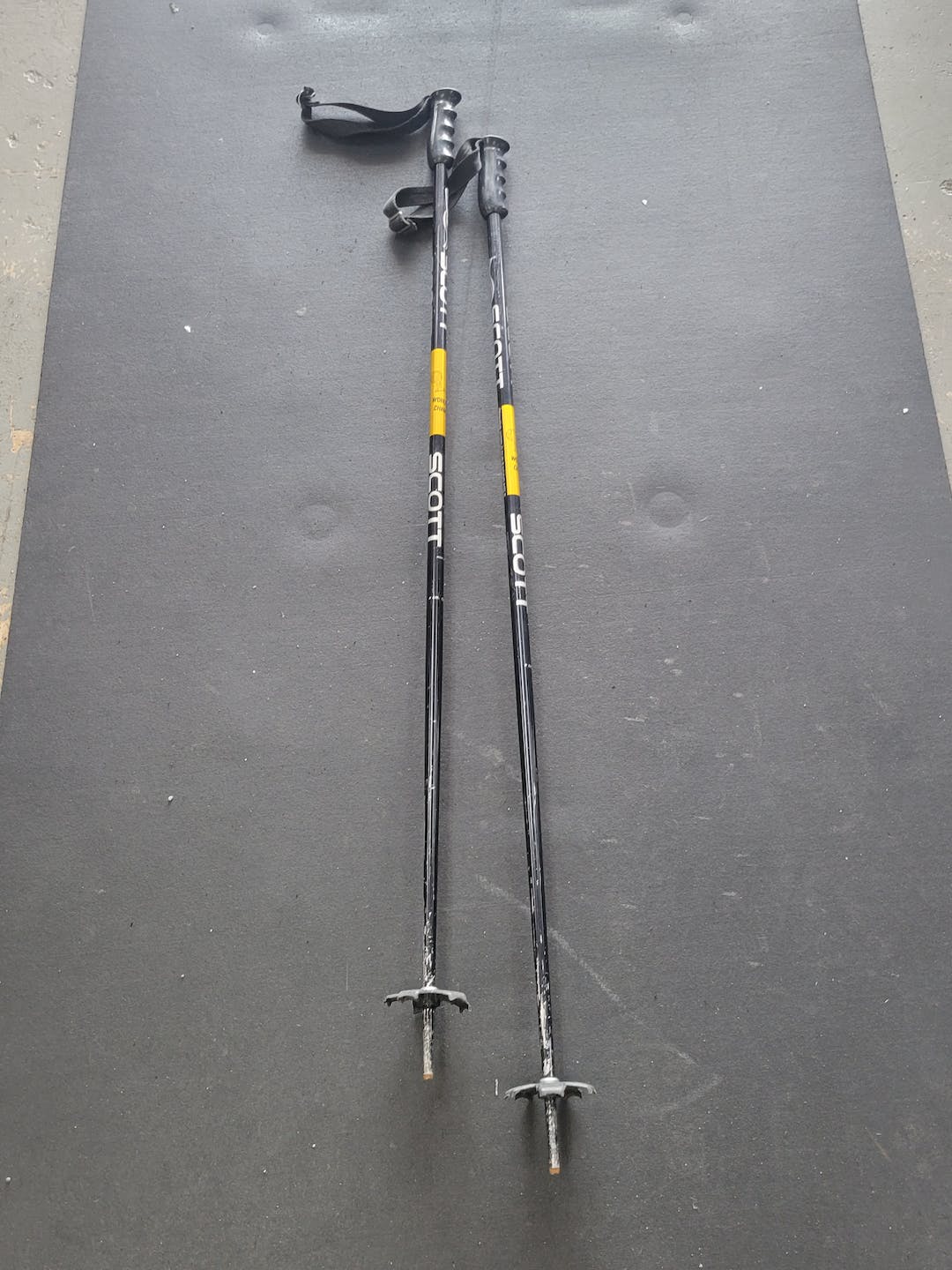 Used Scott Worl 120 Cm 48 In Men's Downhill Ski Poles SidelineSwap