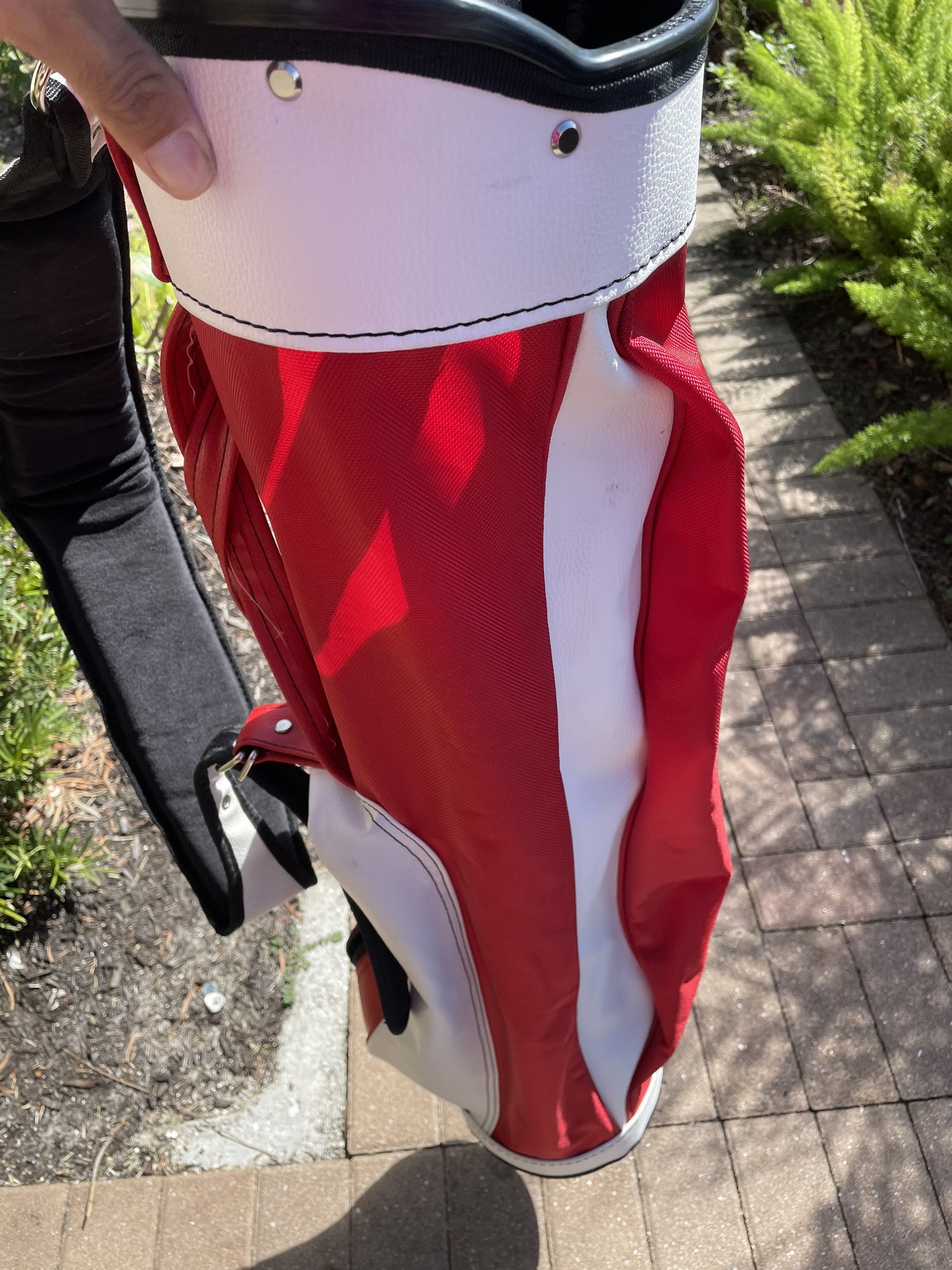 Sunday Golf Bag With shoulder strap SidelineSwap