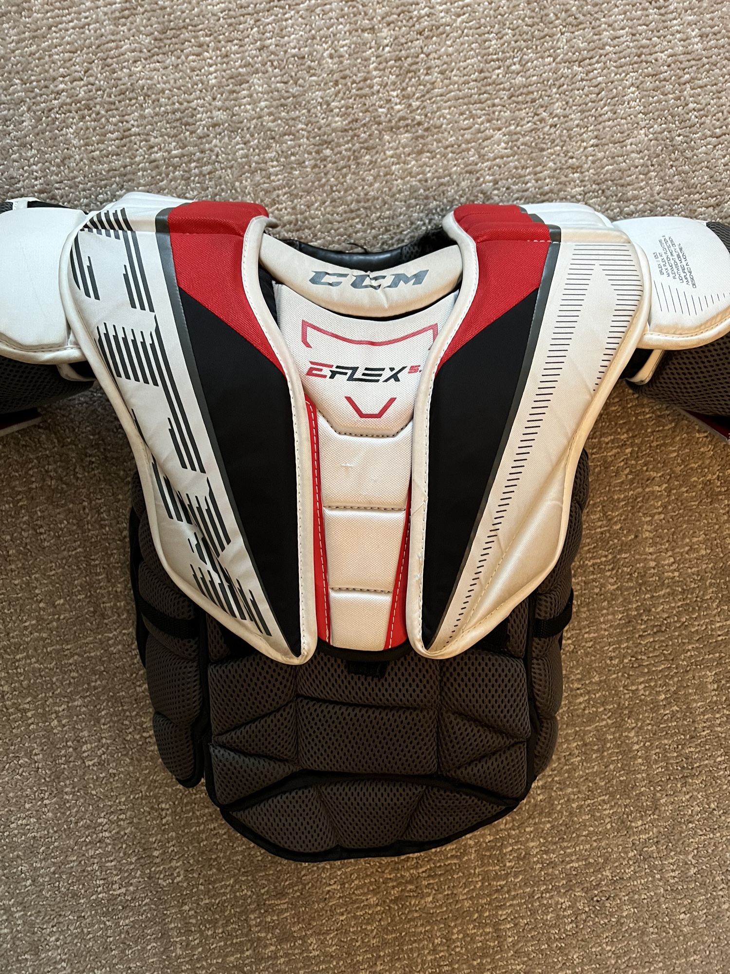 CCM Extreme Flex E5.5 Junior Goalie Chest & Arm Protector SM/MD