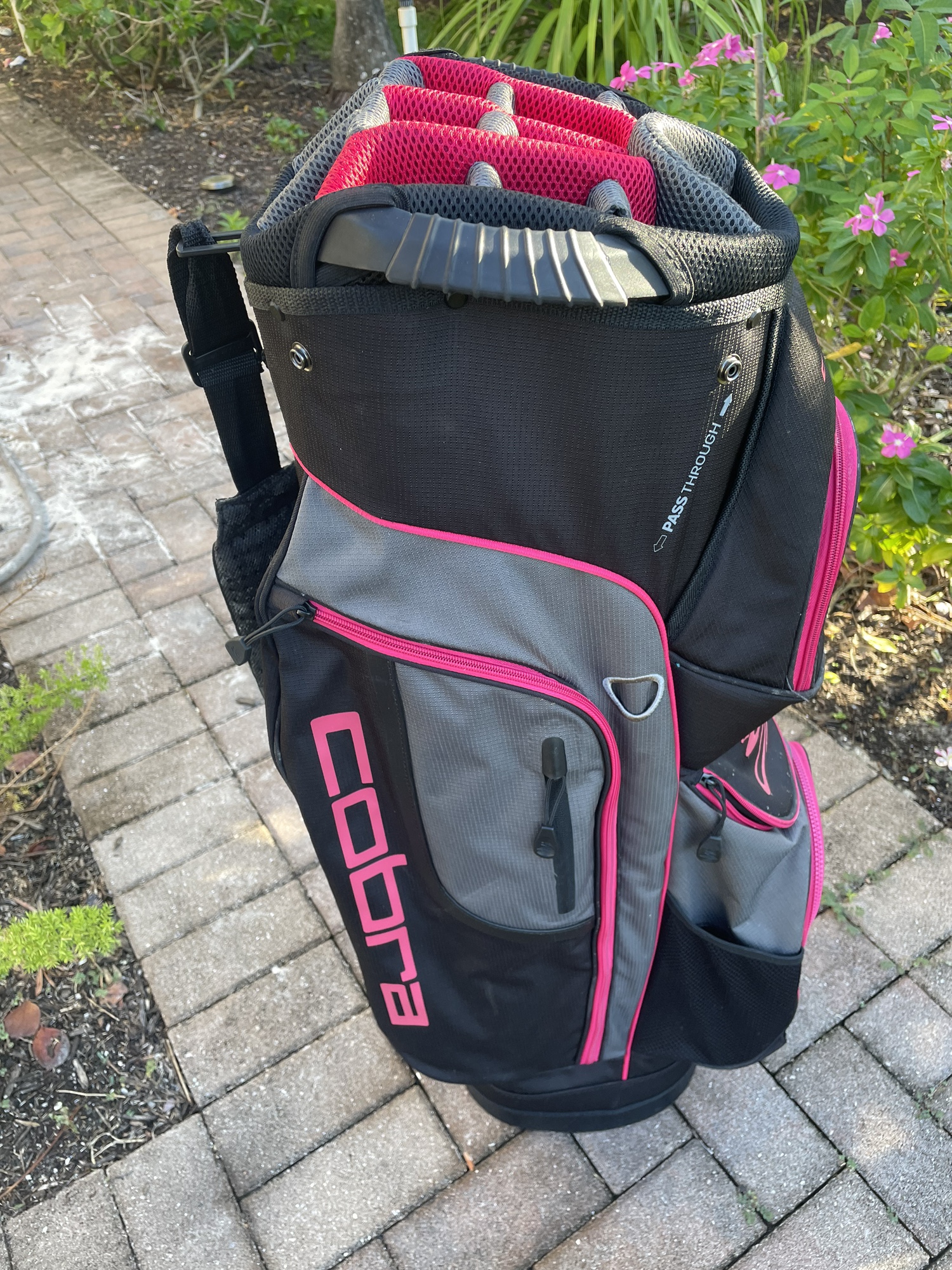 Cobra golf bag SidelineSwap