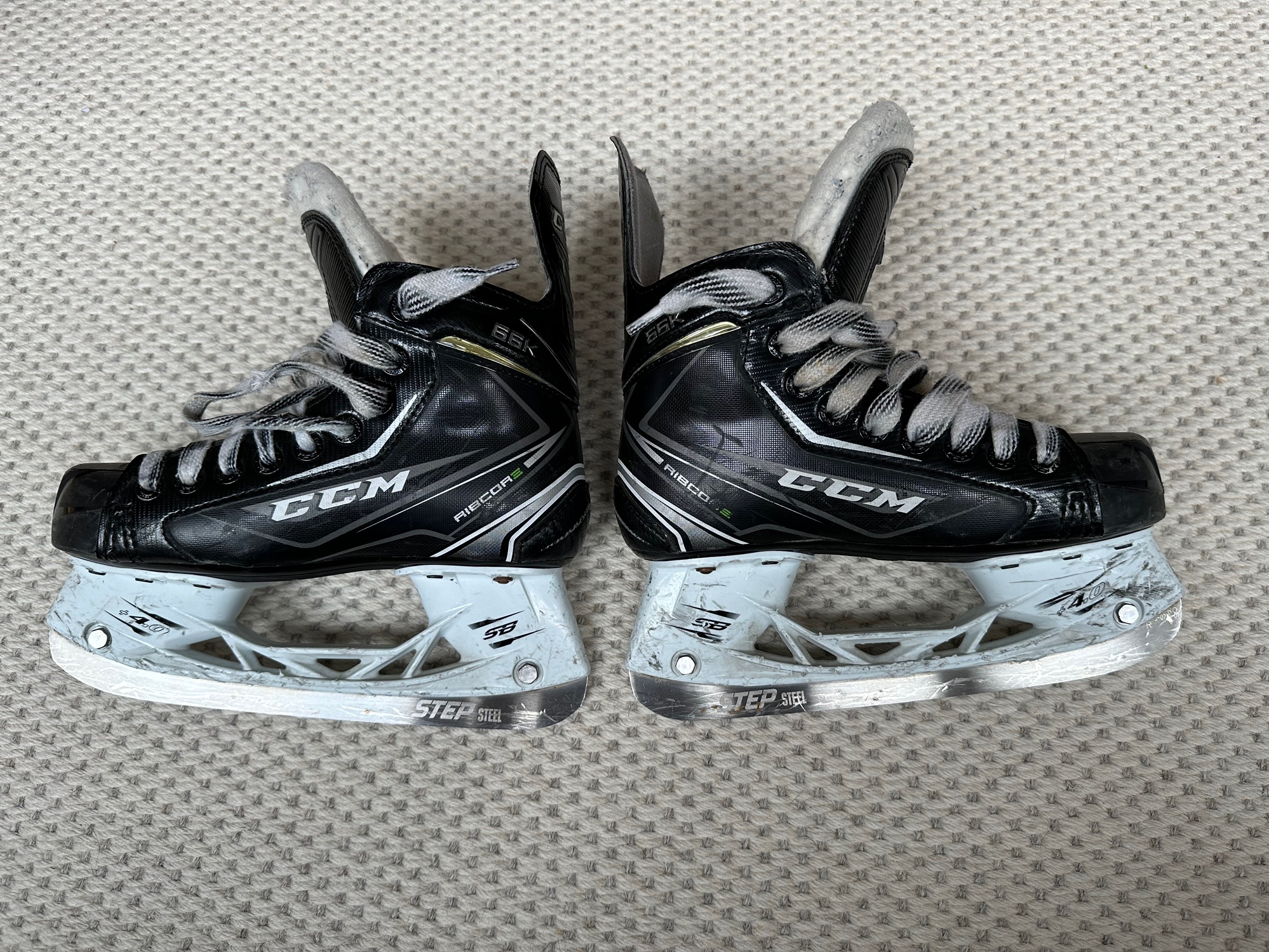CCM RibCor 66K Hockey Skates Junior Size 1.5 Regular Width With