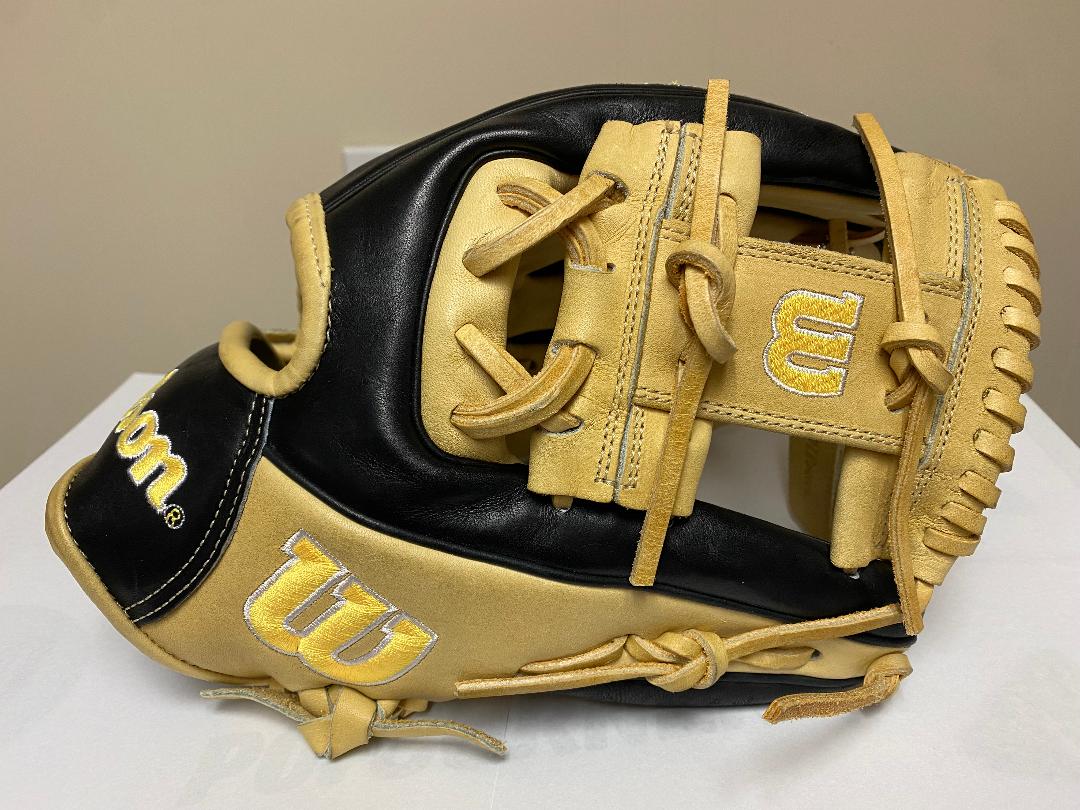 Brand New Wilson 1786 Infield A2000 Baseball Glove 11.5" RHT WBW100084115 Retail 299 SidelineSwap