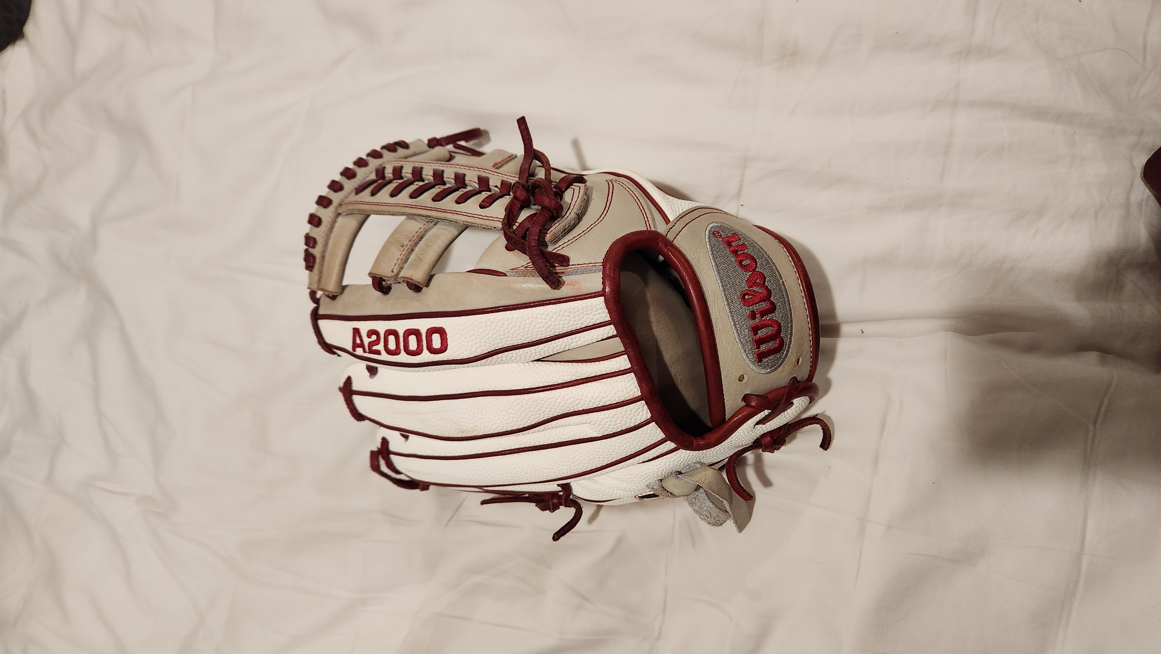 Used Wilson Right Hand Throw Infield A2000 Baseball Glove 11.75