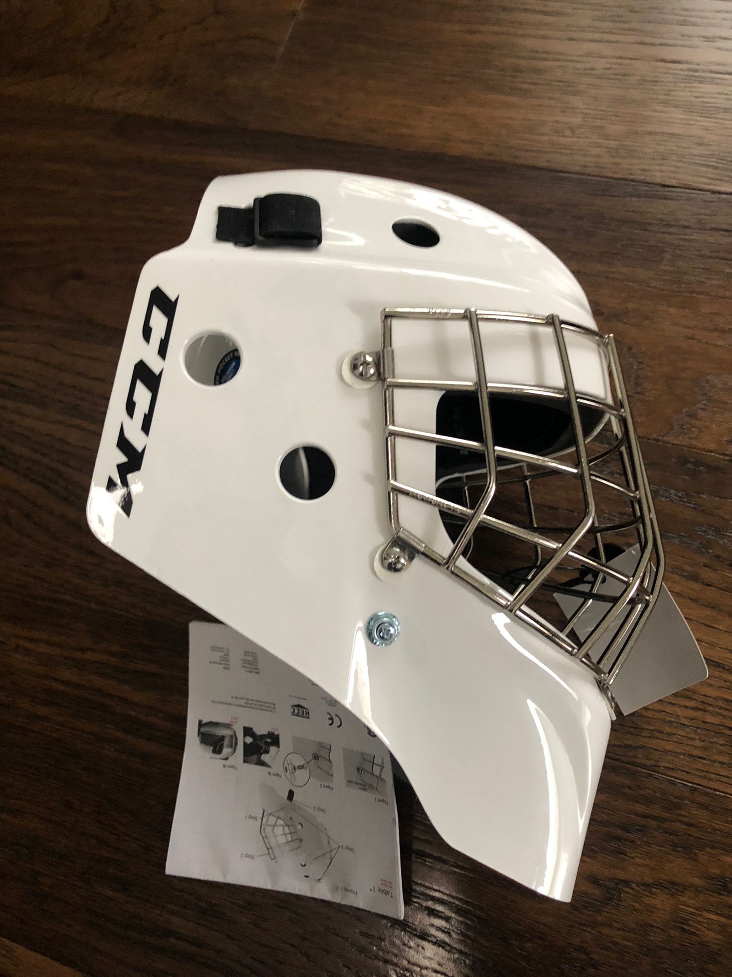 Senior New CCM 1.5 Goalie Mask HECC certification THE END OF 122023