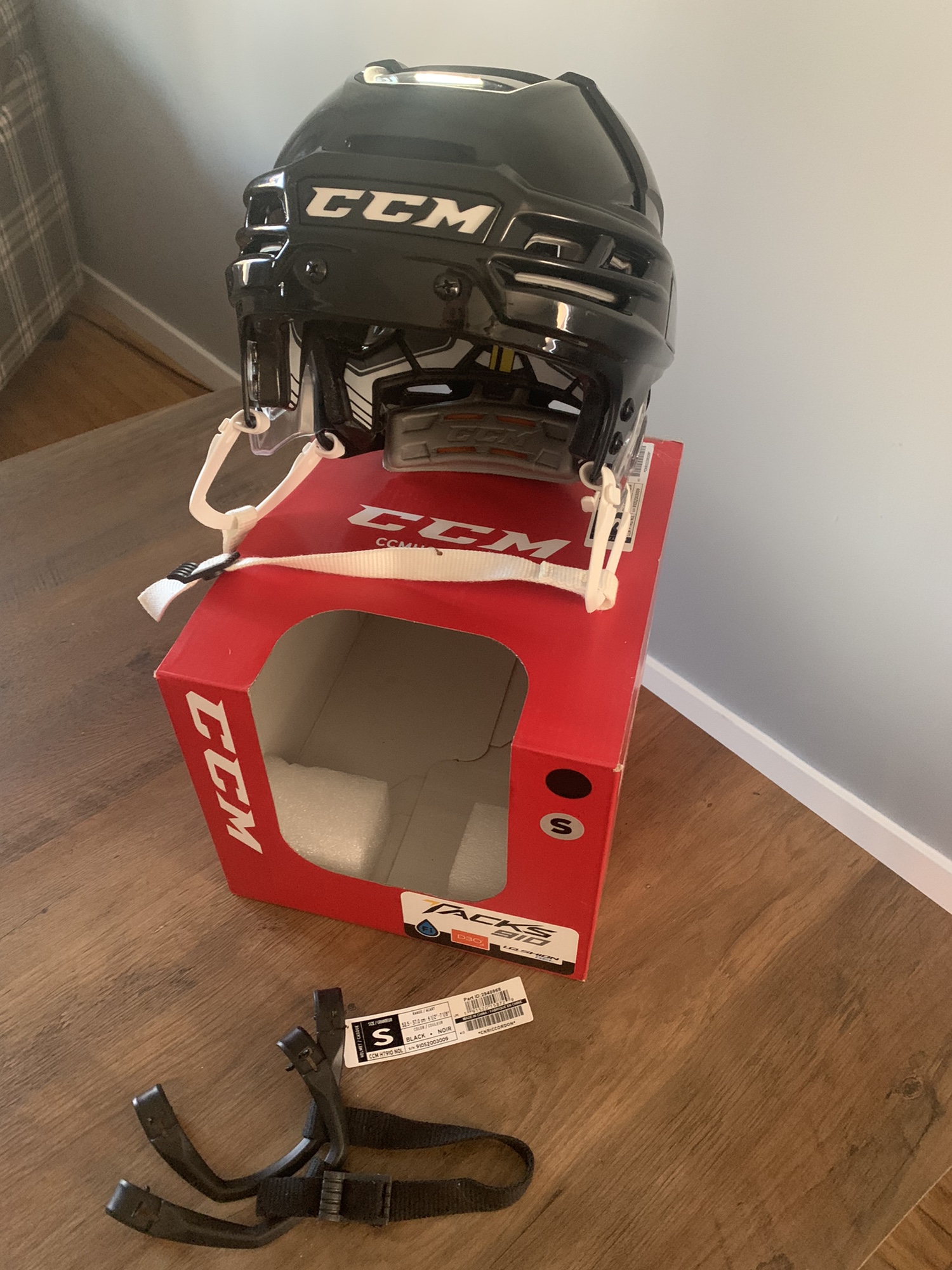 Pro Stock CCM TACKS 910 helmet Small SidelineSwap