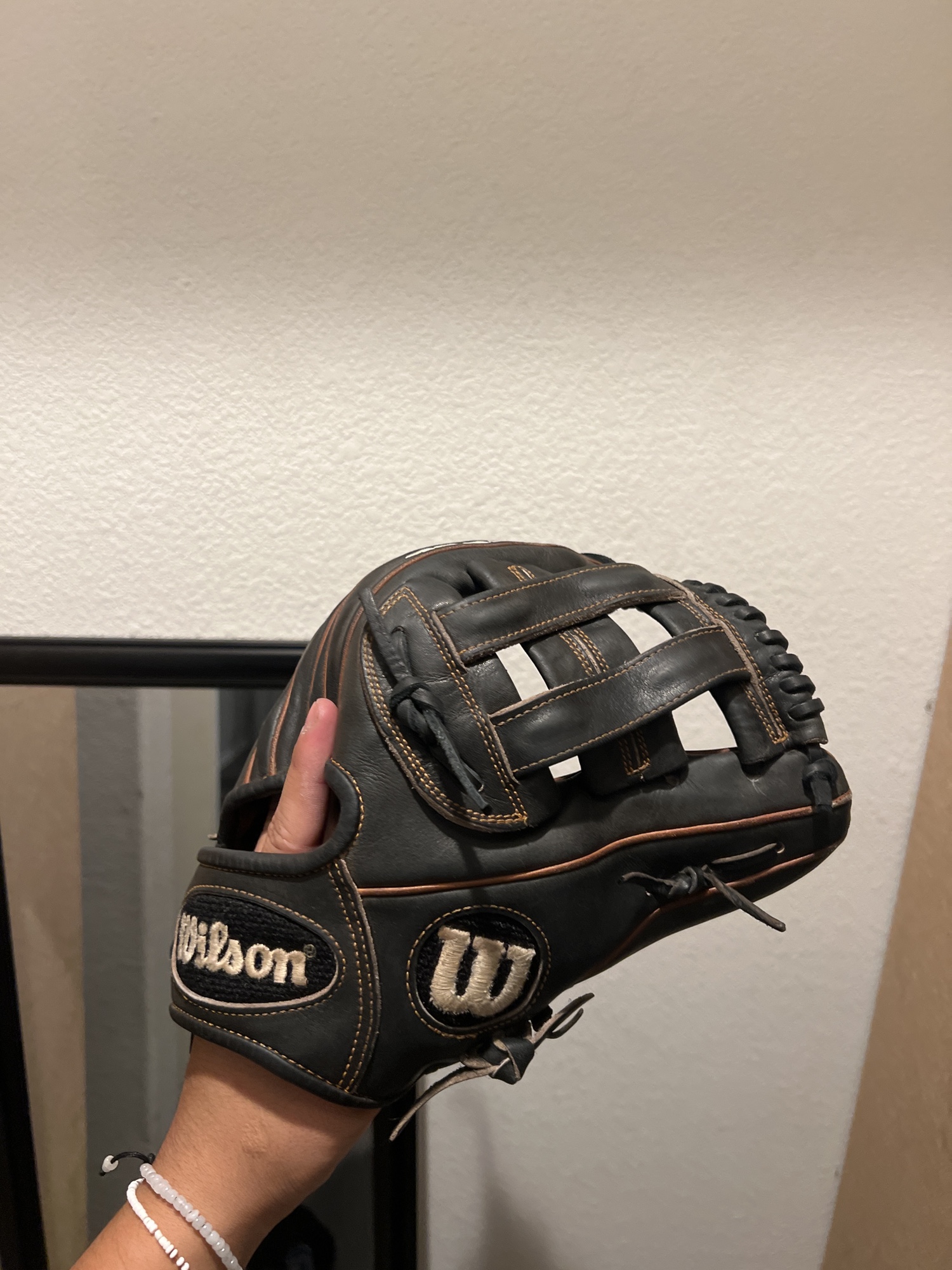 Used Infield 11.5" A2000 Baseball Glove SidelineSwap