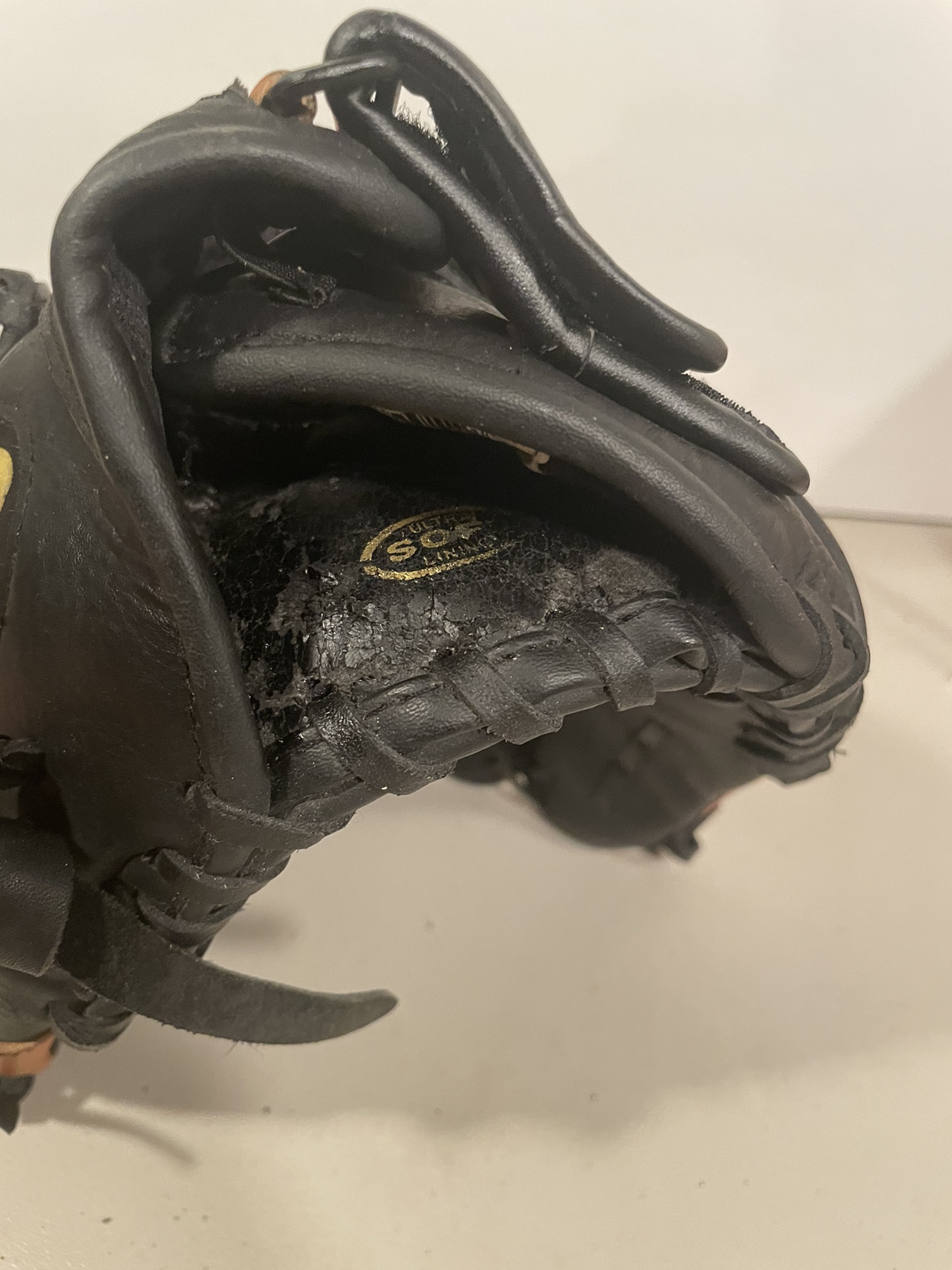 Wilson A500 12" Baseball Glove. Ecco Leather SidelineSwap