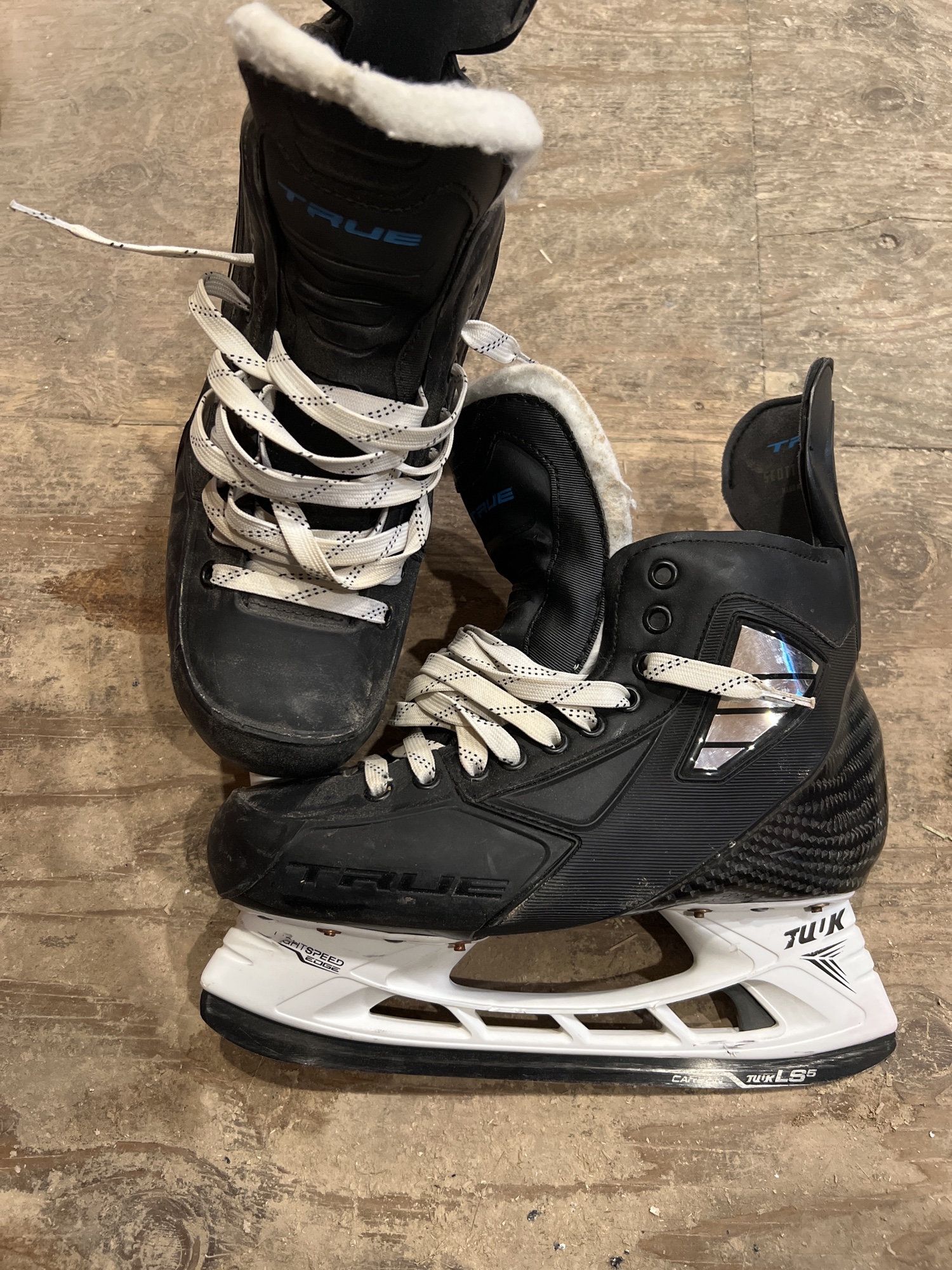Senior True Regular Width Pro Stock Size 8.5 Pro Custom Hockey Skates