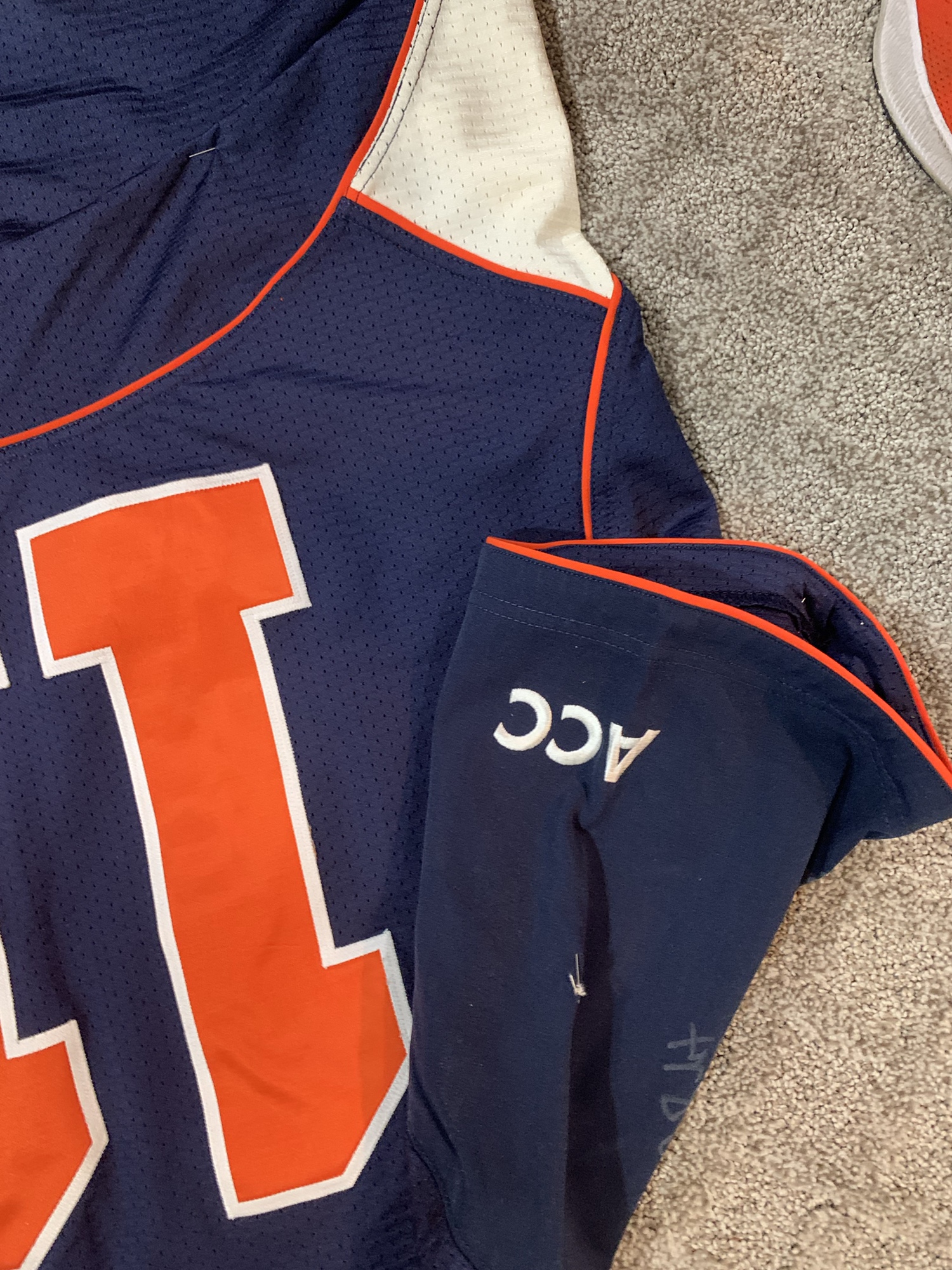 Signed game worn UVA 2011 national championship jersey SidelineSwap
