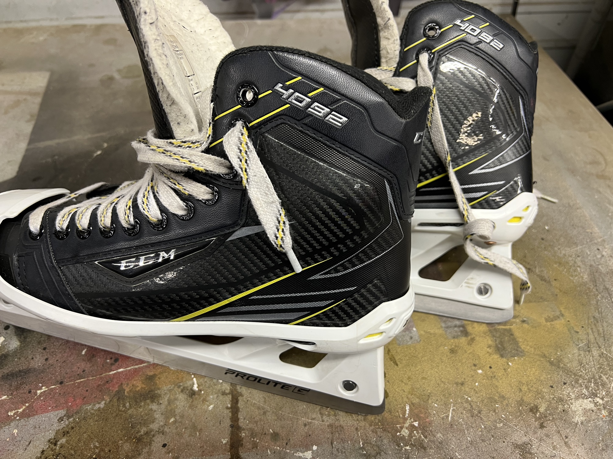 Used CCM Regular Width Size 9.5 Tacks 4092 Hockey Goalie Skates