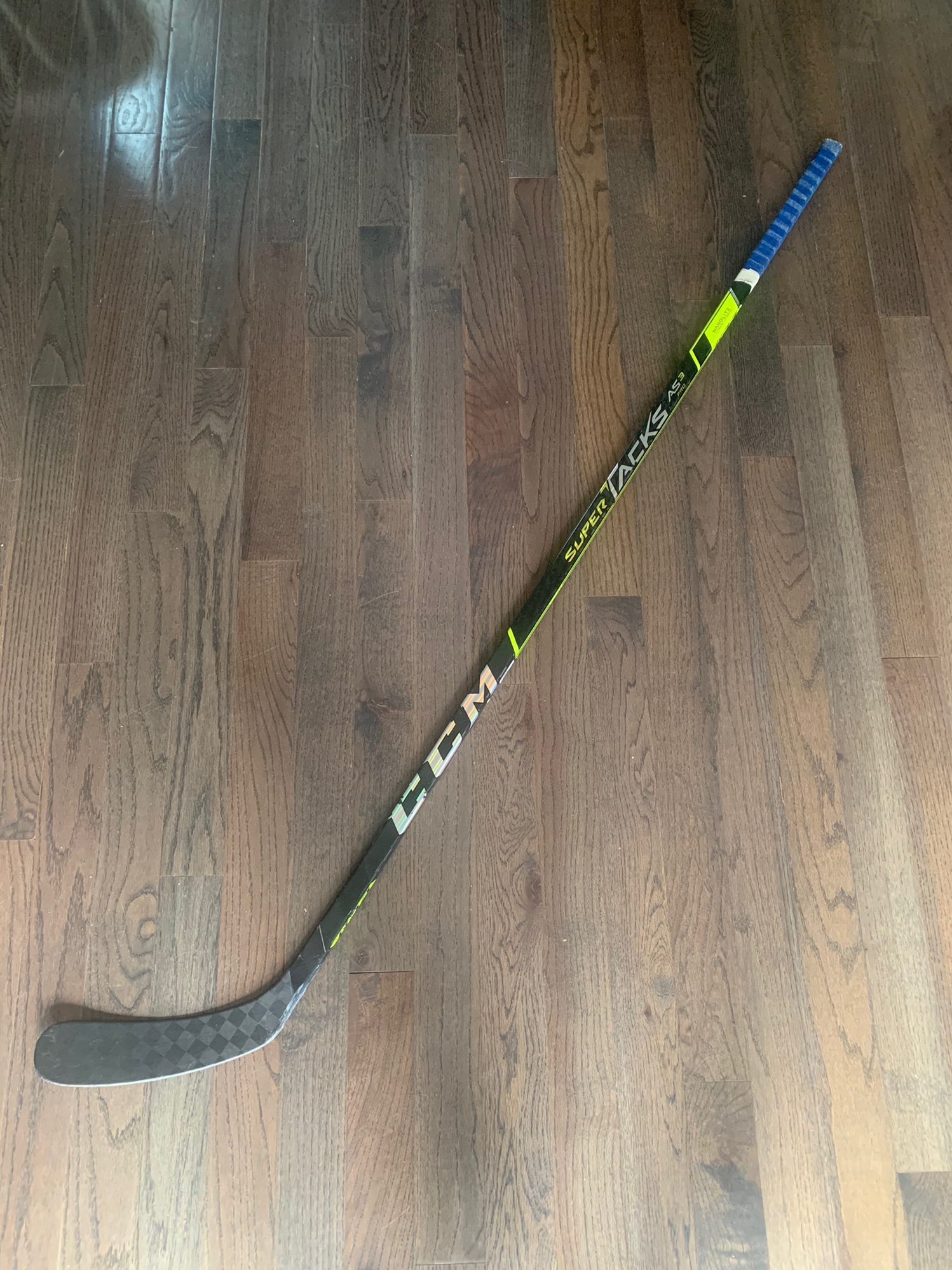 Senior Right Handed P28 Pro Stock Super Tacks AS3 Pro Hockey Stick