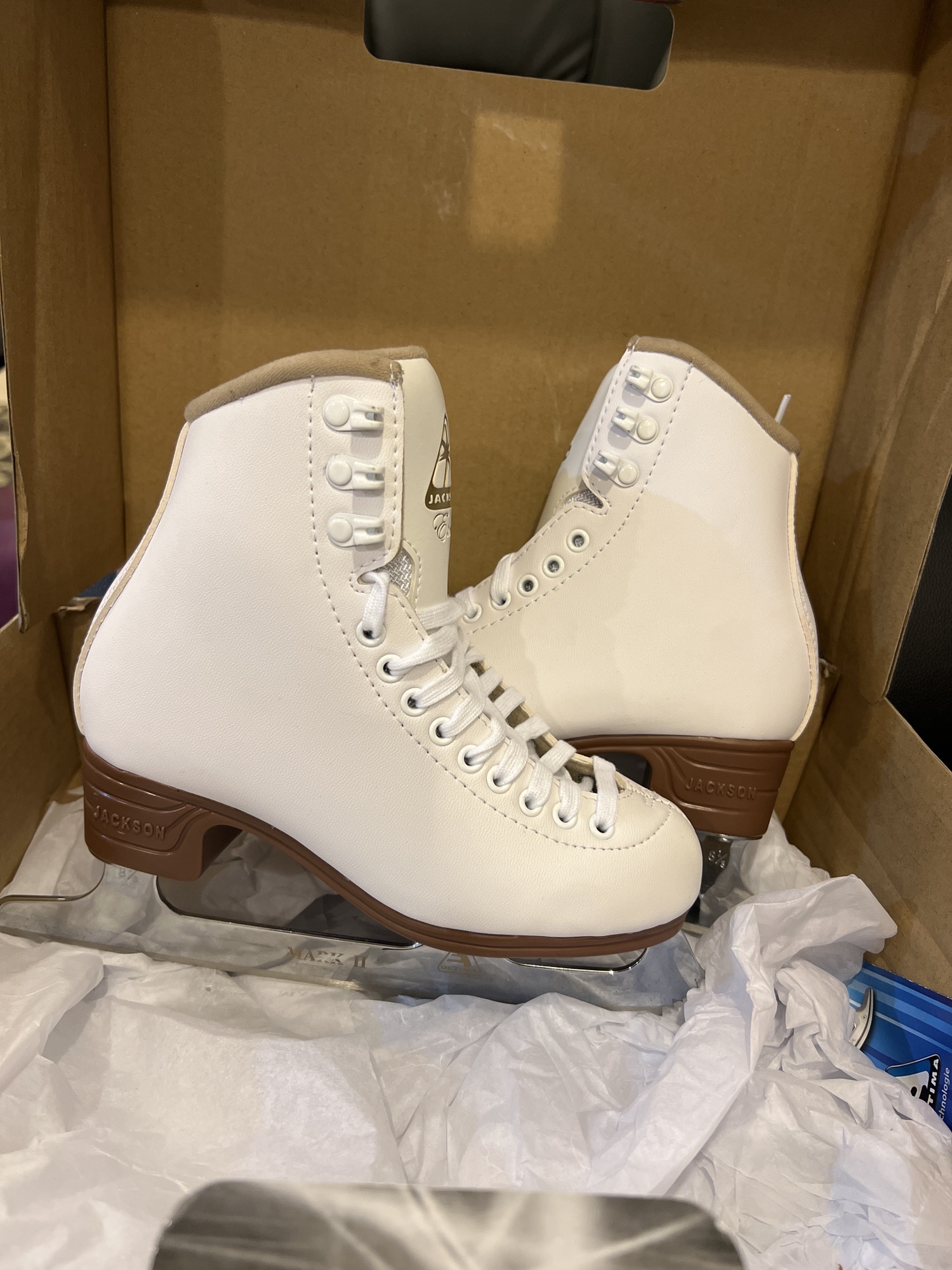 New Jackson Size 2 Figure Skates SidelineSwap