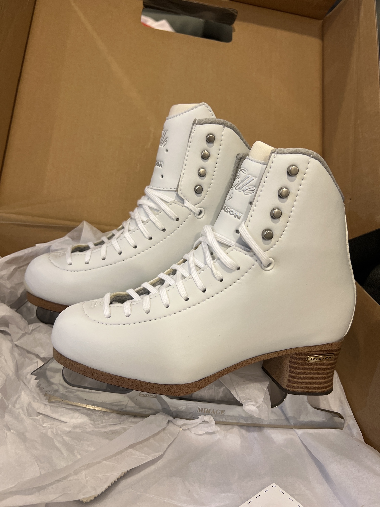 Jackson Elle Size 6R Figure Skates SidelineSwap
