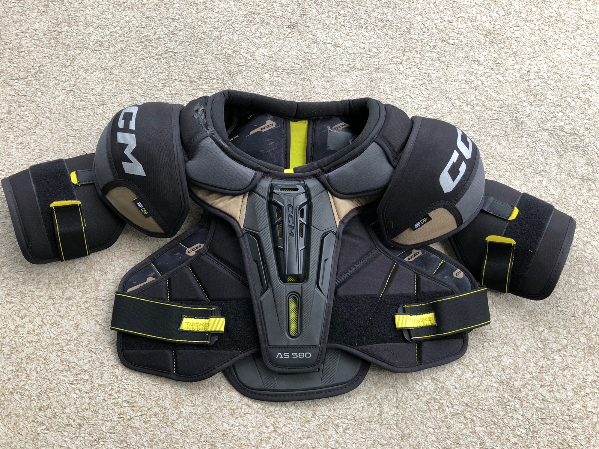 Used Senior SMALL CCM TACKS AS 580 Shoulder Pads SidelineSwap