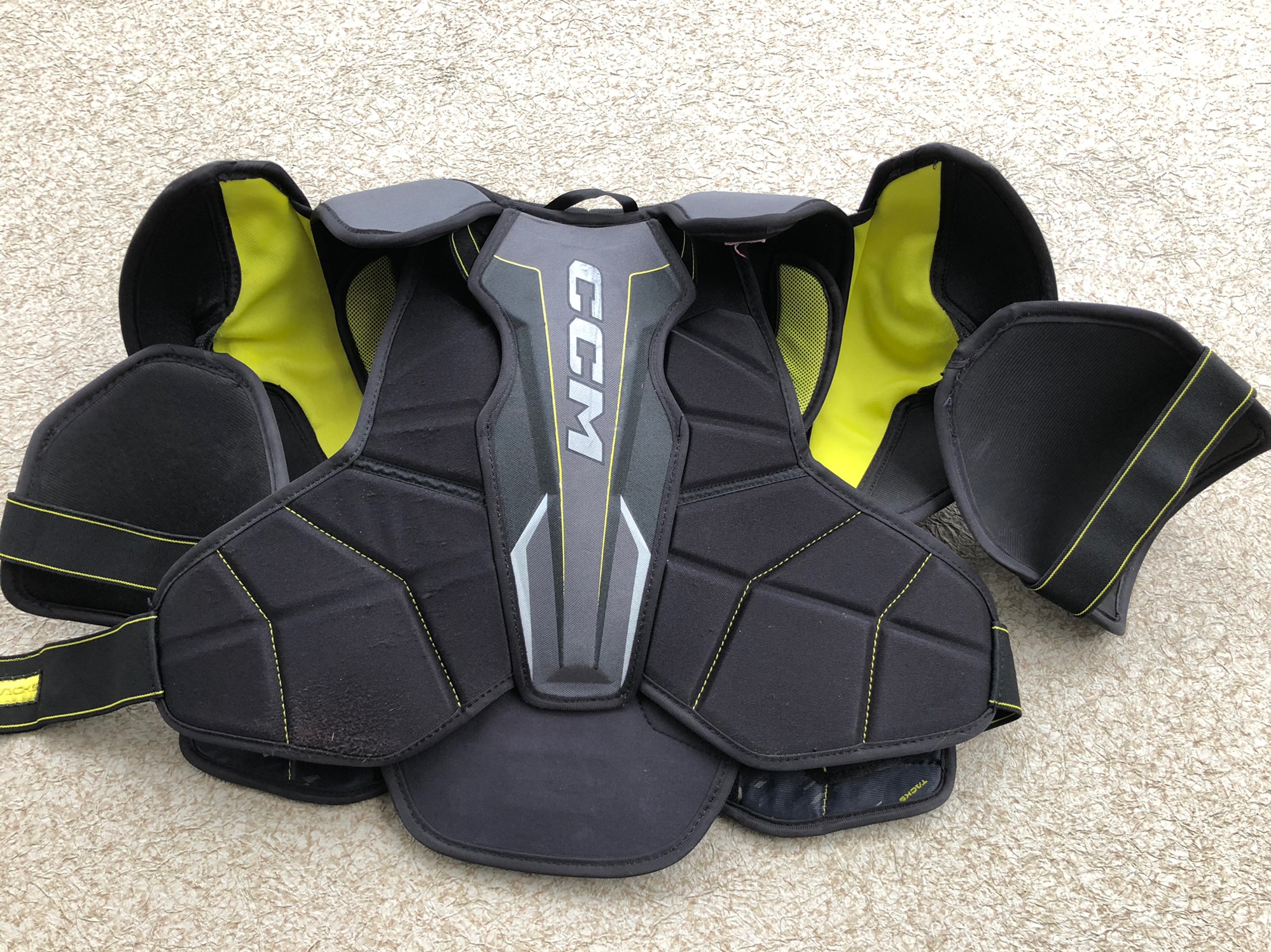 Used Senior SMALL CCM TACKS AS 580 Shoulder Pads SidelineSwap