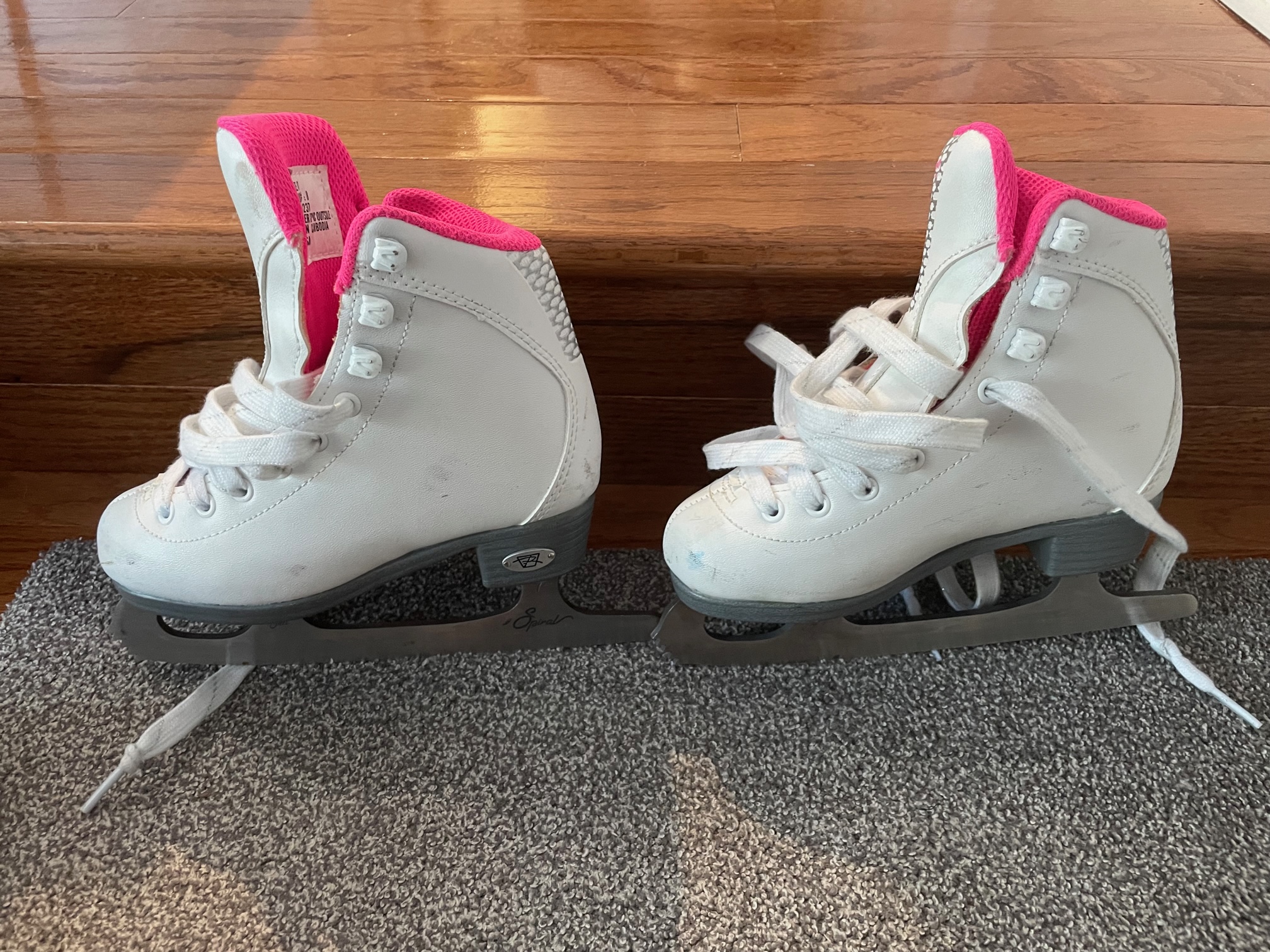 Youth Riedell Sparkle Figure Skates Size J11 SidelineSwap