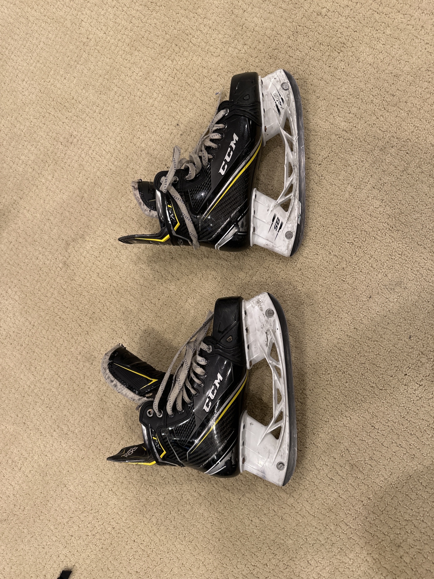 Senior CCM Extra Wide Width Size 7.5 Super Tacks AS1 Hockey Skates