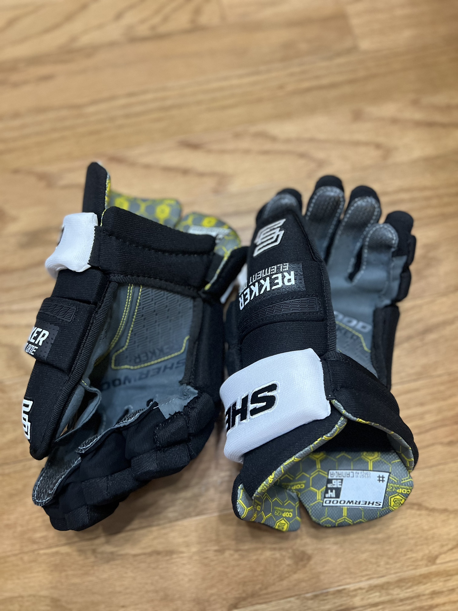 Hockey Forward gear Set adult New gloves shin pads bag SidelineSwap