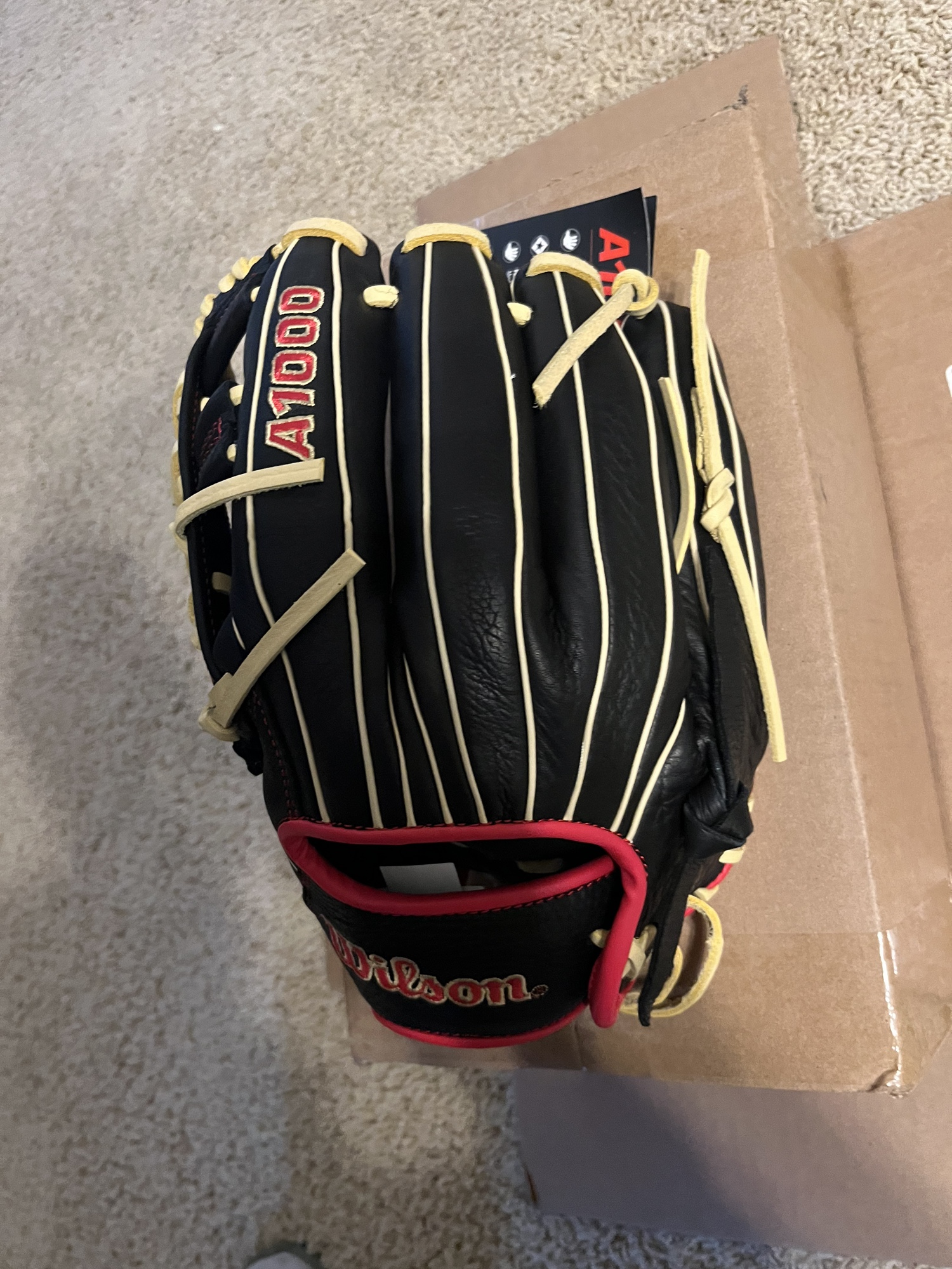 New Left Hand Throw 12" A1000 Baseball Glove SidelineSwap