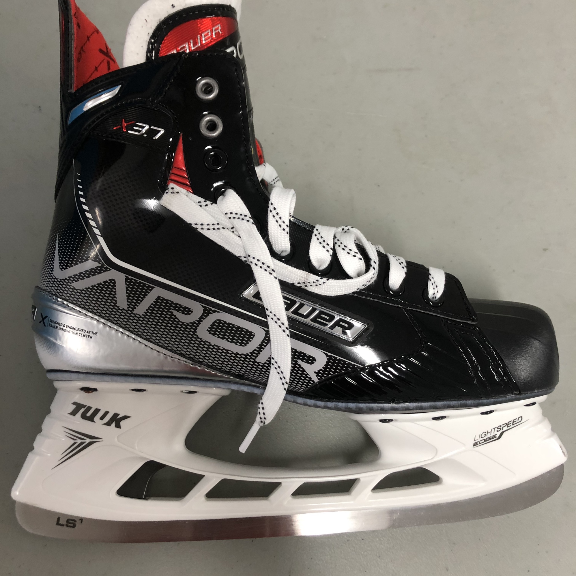 BAUER VAPOR X3.7 9.5EE hockey skates SidelineSwap