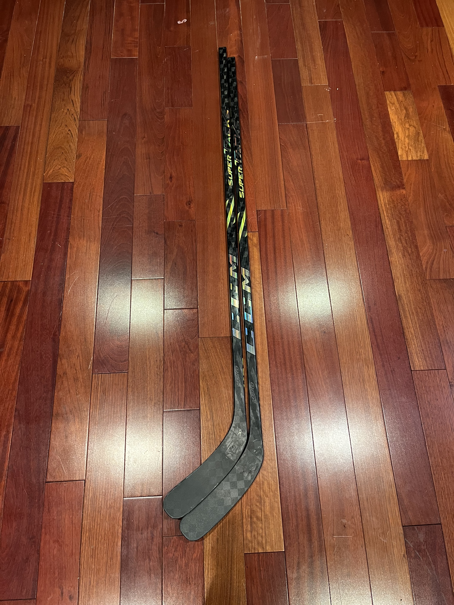 *2* Senior Right Handed P88 Super Tacks AS4 Pro Hockey Stick SidelineSwap