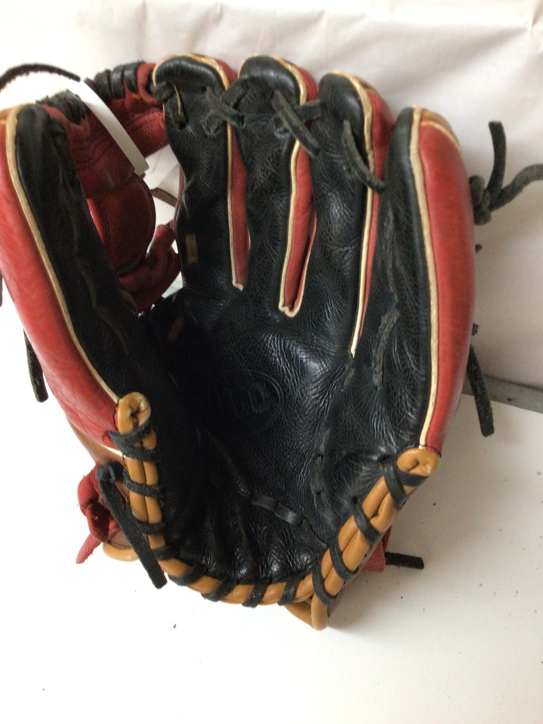 Used Wilson A550 11 1 2" Baseball & Softball Fielders Gloves SidelineSwap