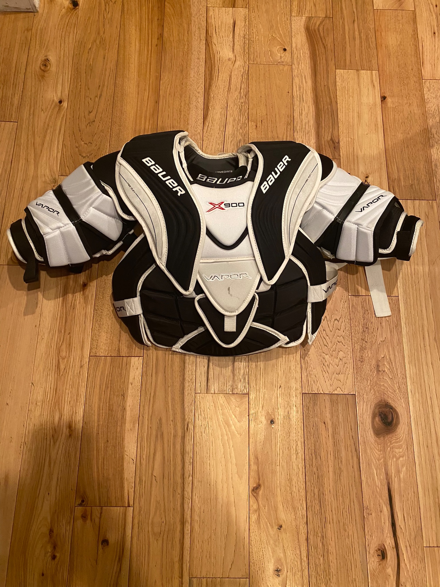 Used Medium Bauer Vapor X900 Goalie Chest Protector SidelineSwap