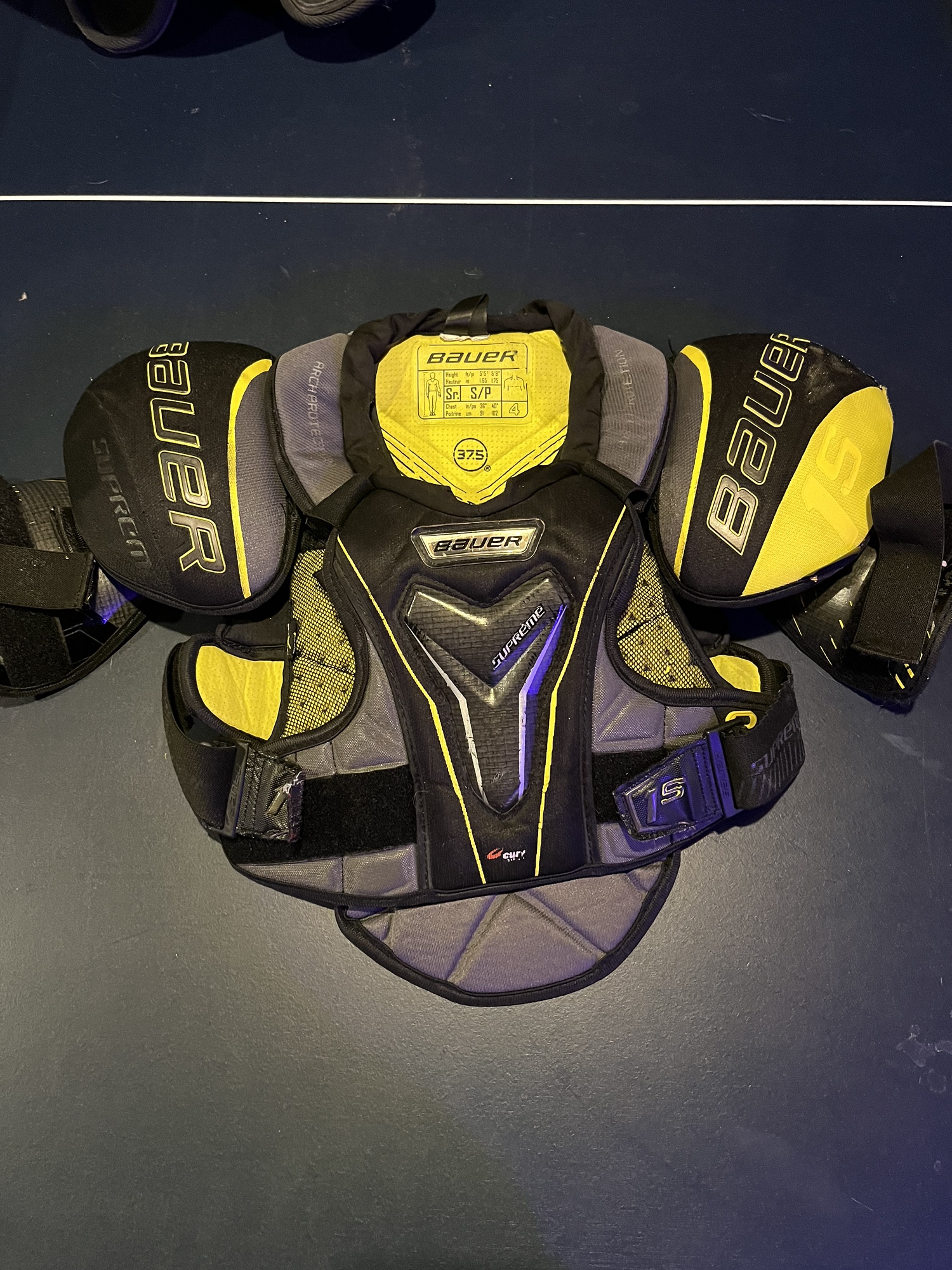 Senior Small Bauer Supreme 1S Shoulder Pads SidelineSwap