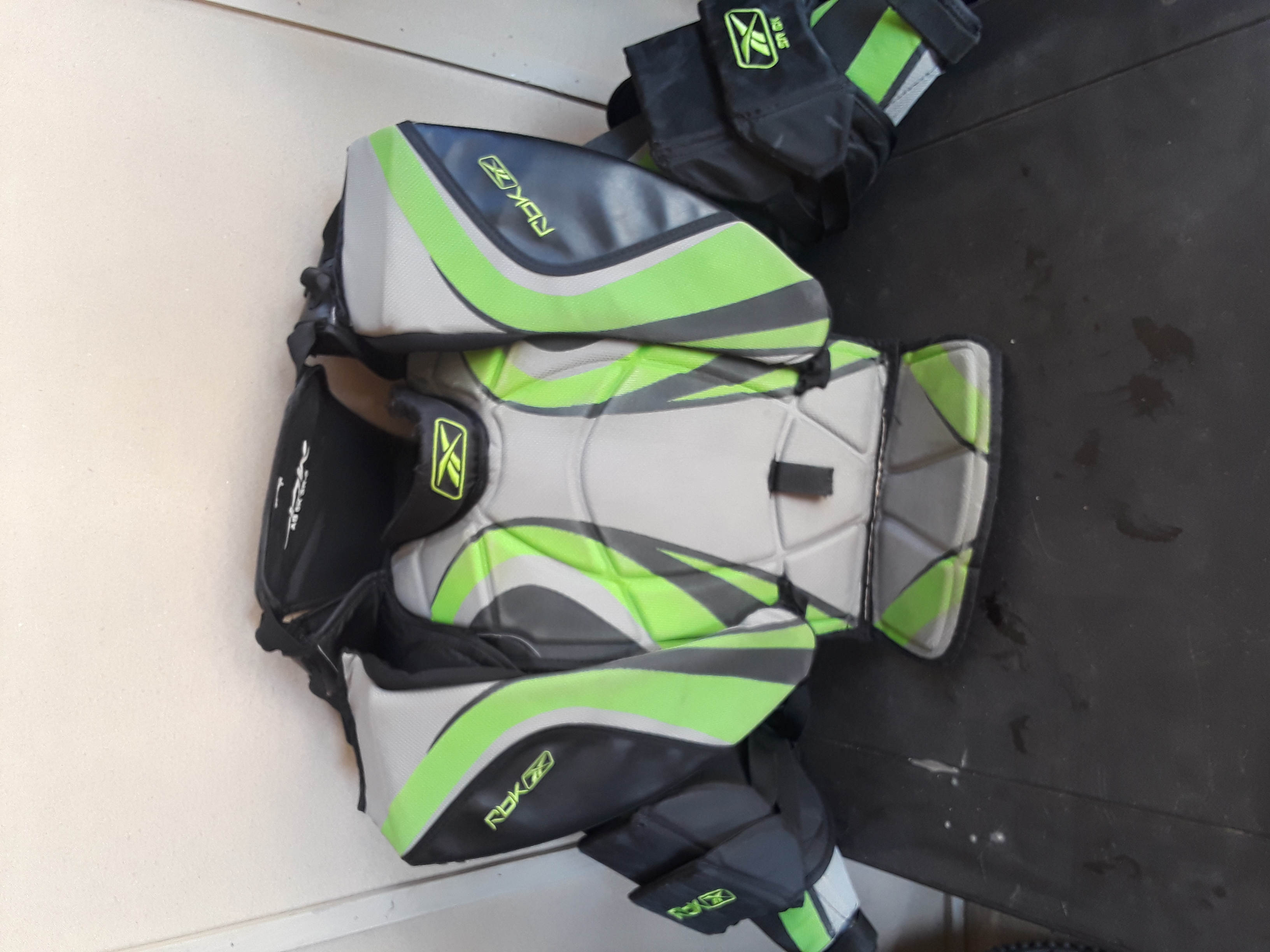 New XL Reebok 6K Goalie Chest Protector Pro Stock SidelineSwap