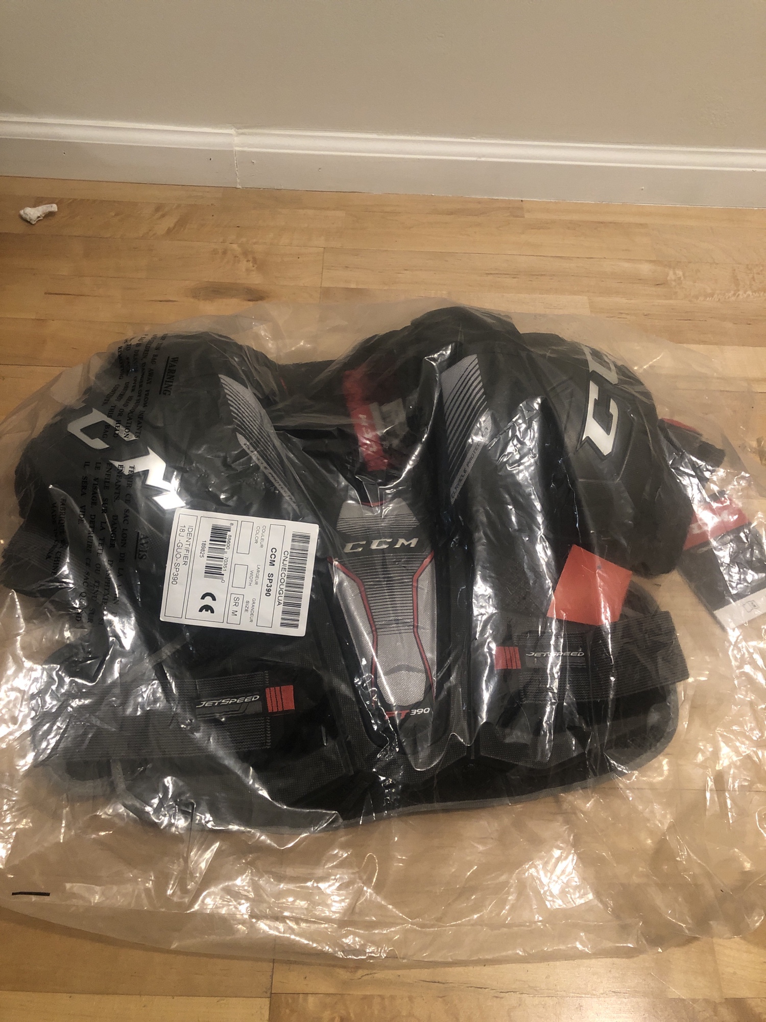 NEW Senior Medium CCM JetSpeed FT390 Shoulder Pad SidelineSwap