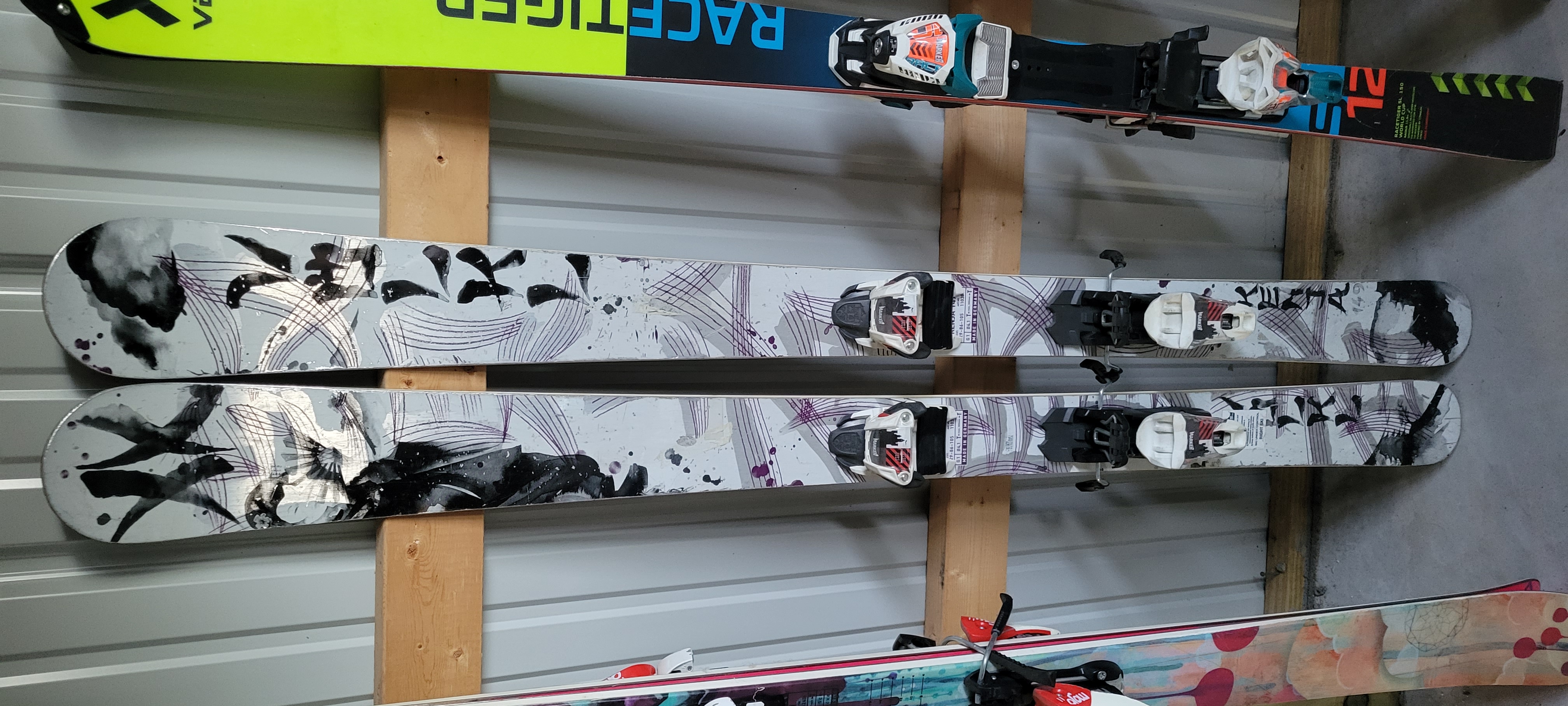 Used Women's 2010 Volkl 149 cm All Mountain Kenja Skis With Bindings