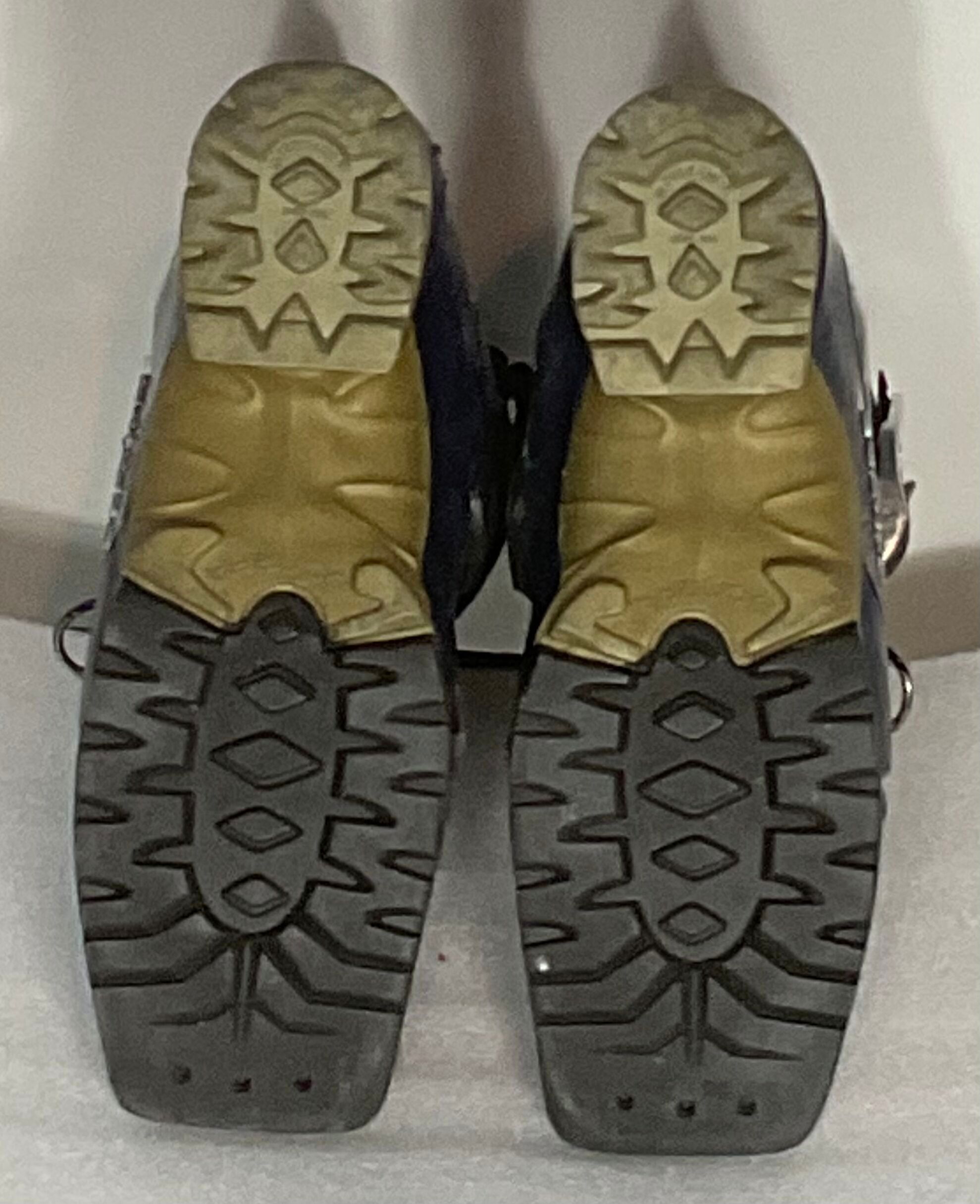 Used Women's Scarpa Telemark Ski Boots Size 6 (SY1198) SidelineSwap