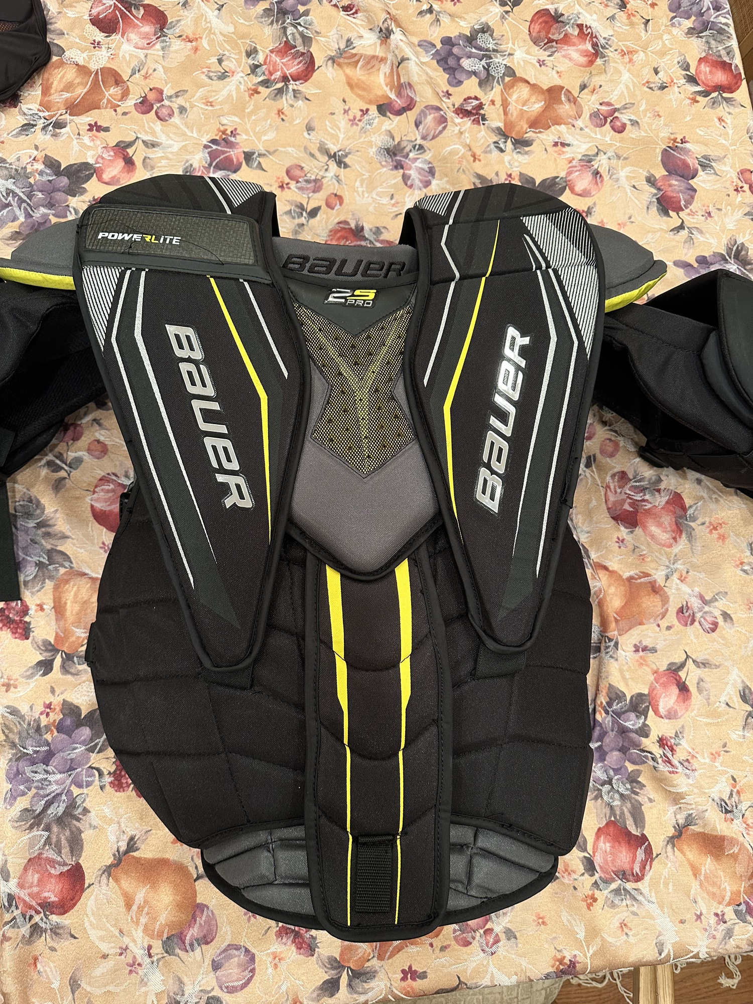 New Large Bauer Supreme 2S Pro Goalie Chest Protector SidelineSwap