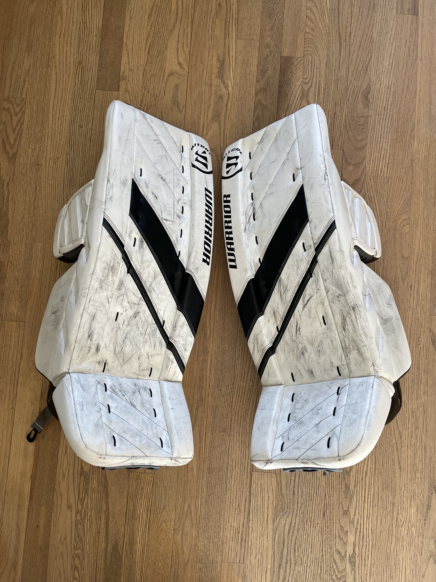Warrior RG4 intermediate goalie leg pads Great Condition SidelineSwap