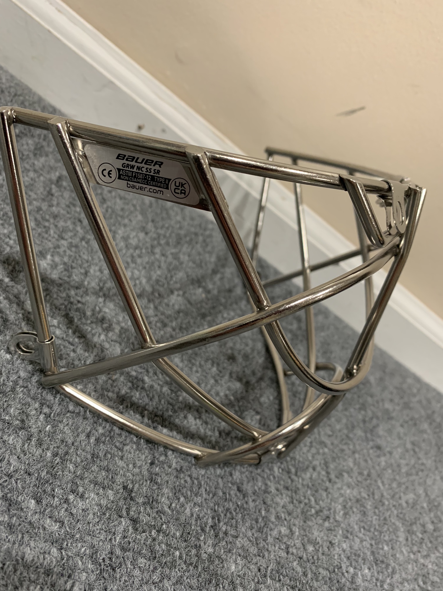 Bauer 960 Cat Eye Cage SidelineSwap Bauer 960 Cat Eye Cage SidelineSwap