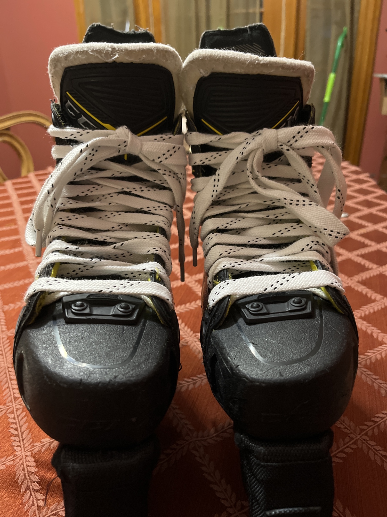 Used CCM Regular Width Size 7 Super Tacks 9370 Hockey Skates SidelineSwap