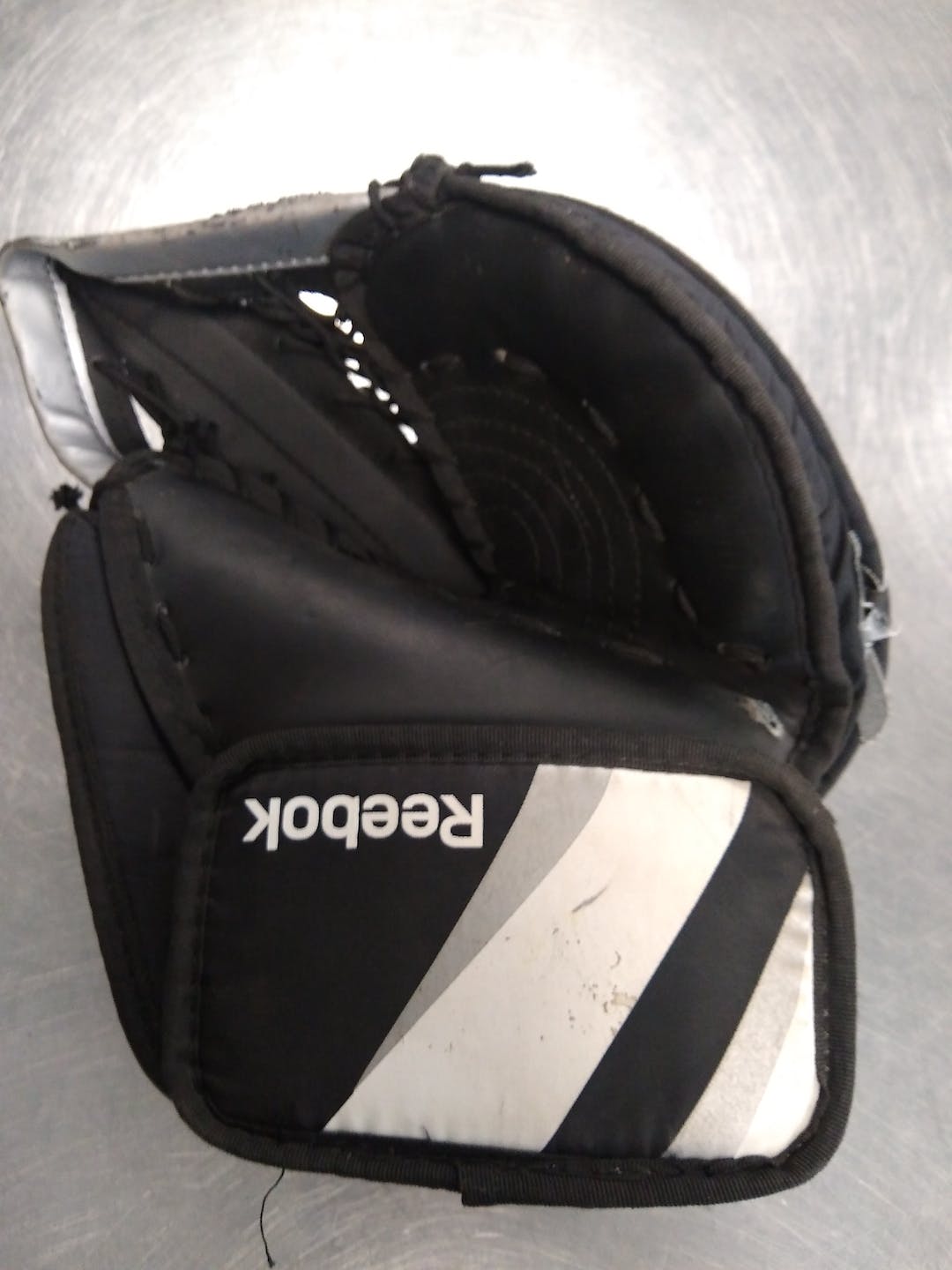 Used Reebok Catcher Sm Regular Street Hockey Goalie Equipment