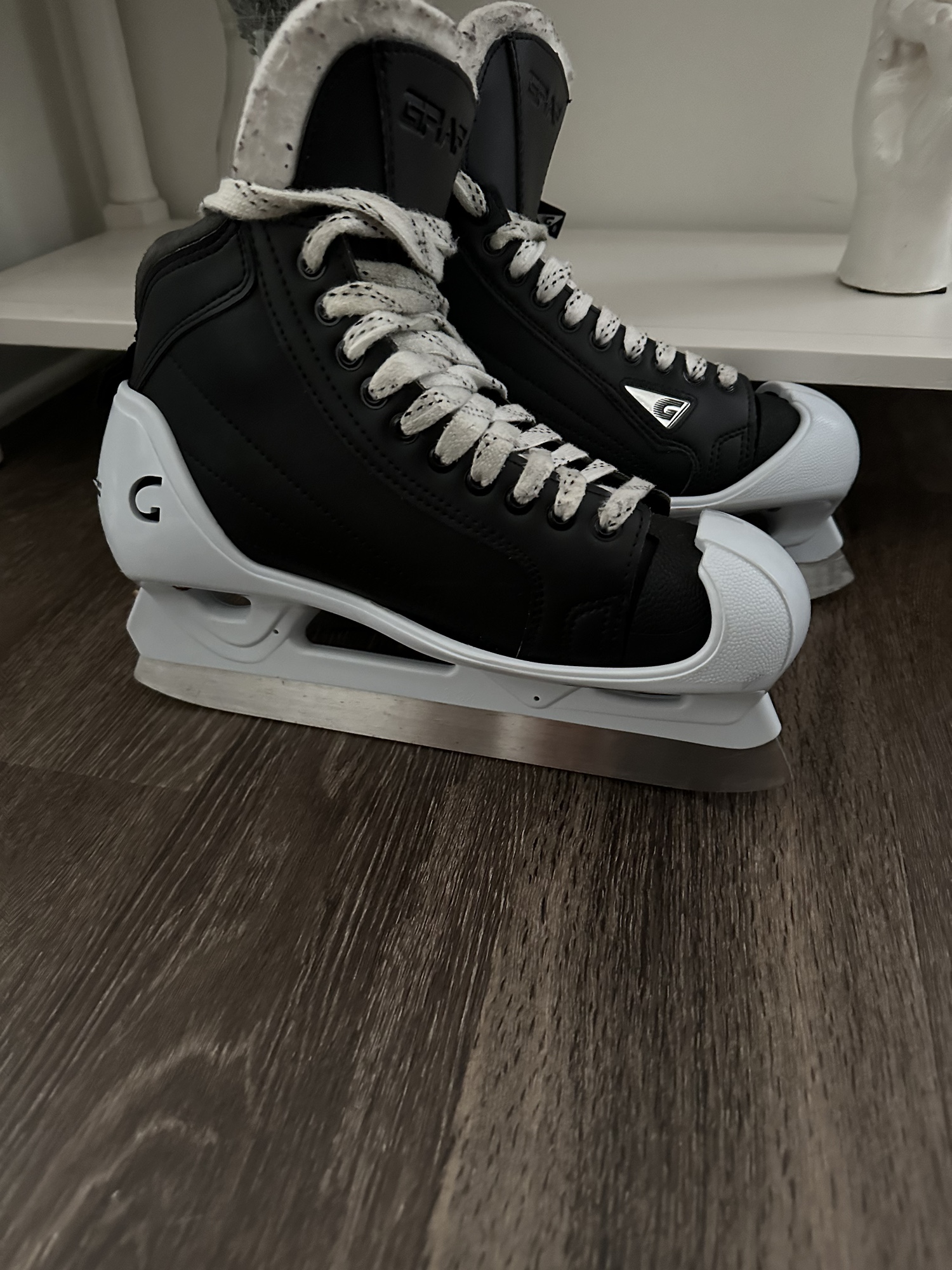 Graf DM1050 Hockey Goalie Skates Size 9 Width R SidelineSwap