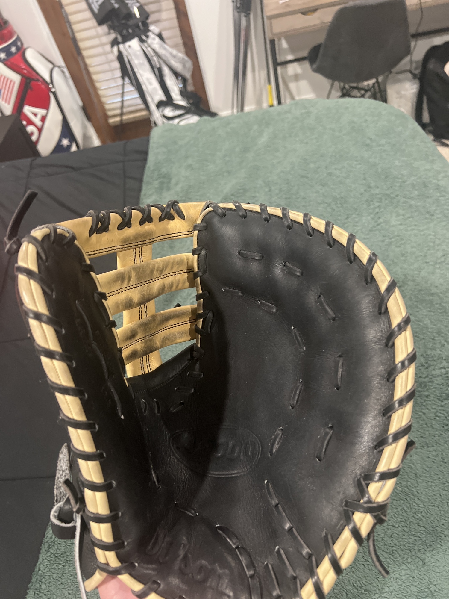 A2000 right hand 1st base glove SidelineSwap
