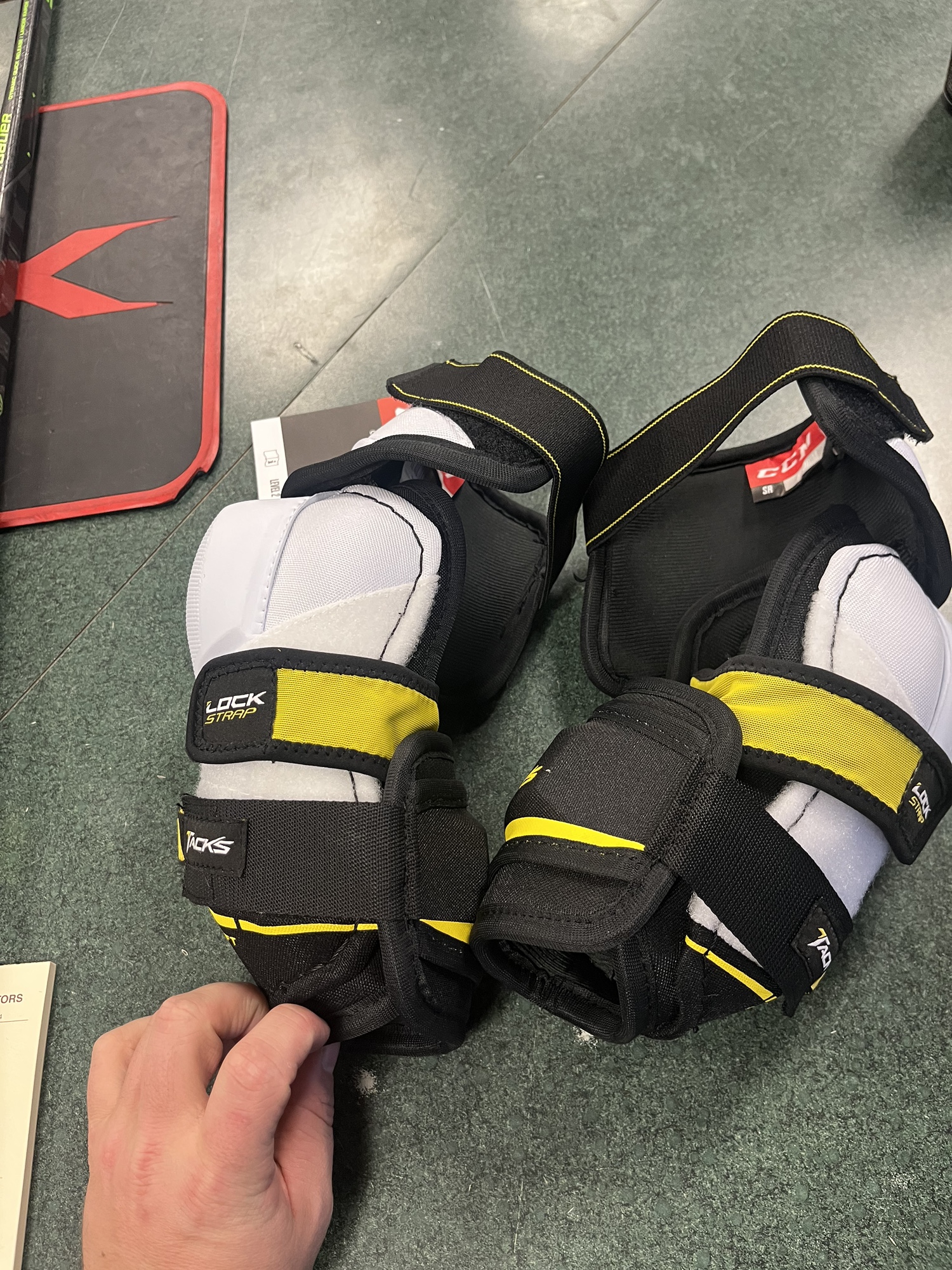 New Medium CCM Tacks 9060 Elbow Pads SidelineSwap