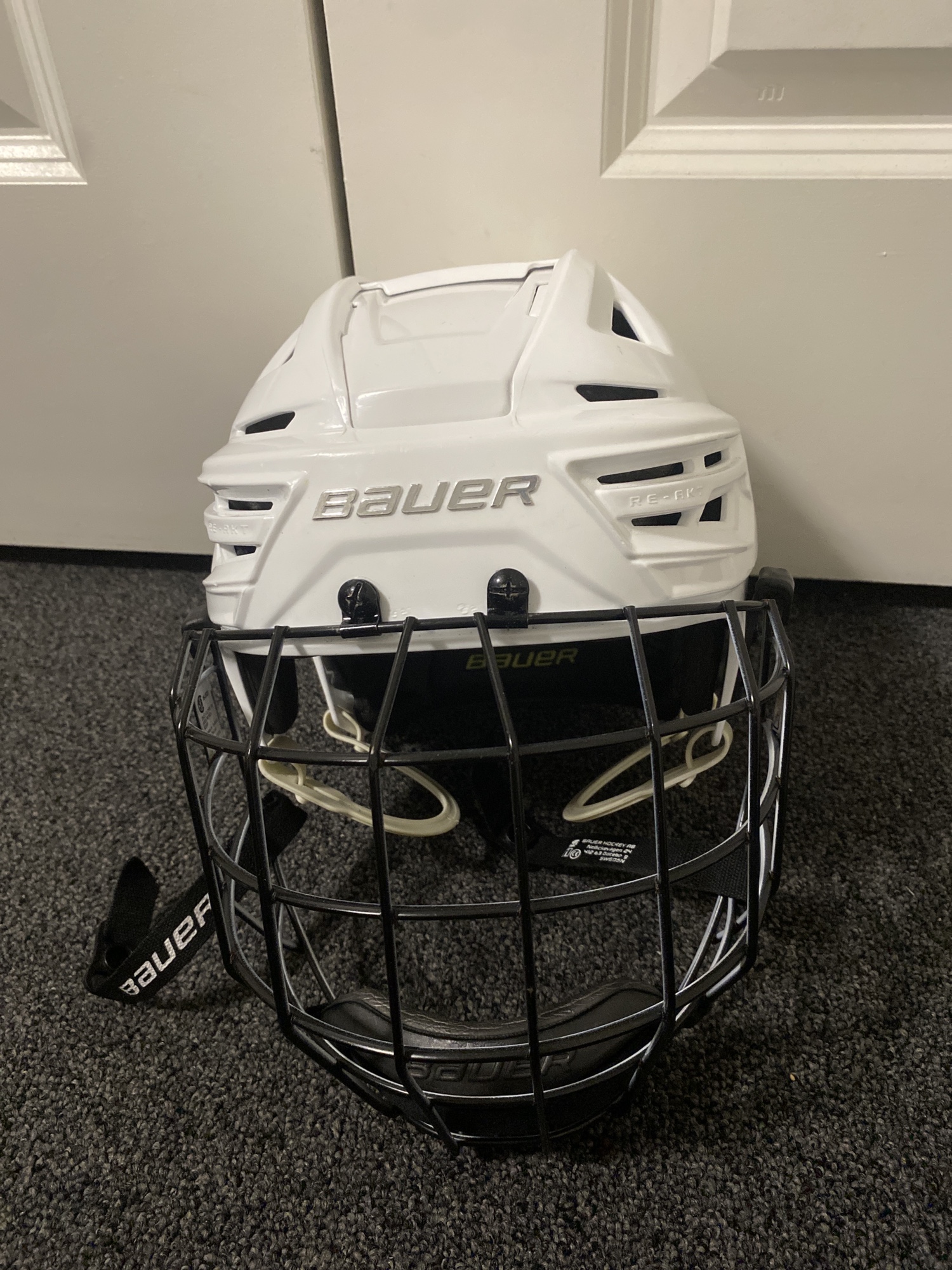 Bauer Helmet Reakt 150 Large White Helmet With Cage SidelineSwap