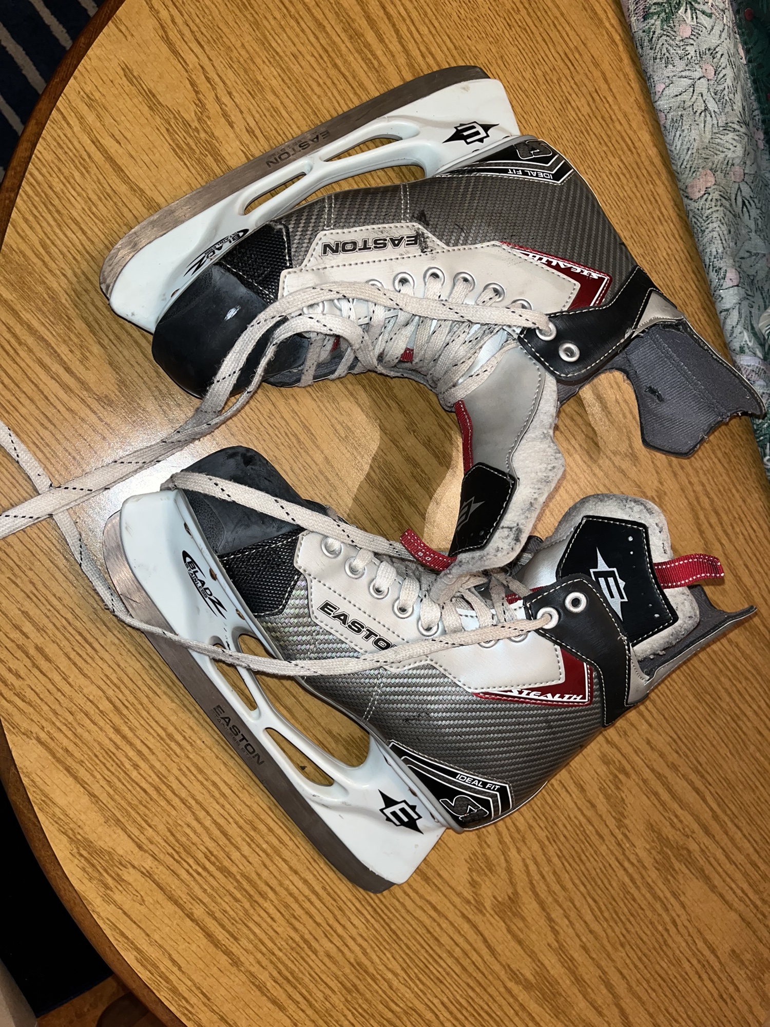 Easton Hockey skates Sr | SidelineSwap