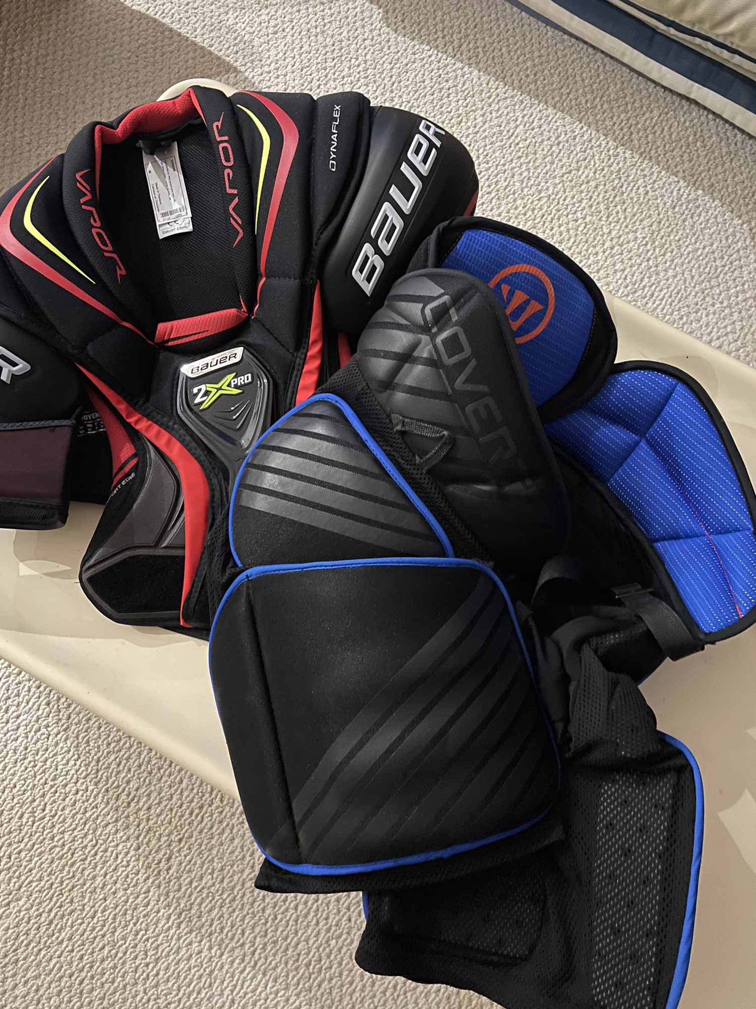 Senior Medium Bauer Pro Stock Vapor 2X Shoulder Pads SidelineSwap