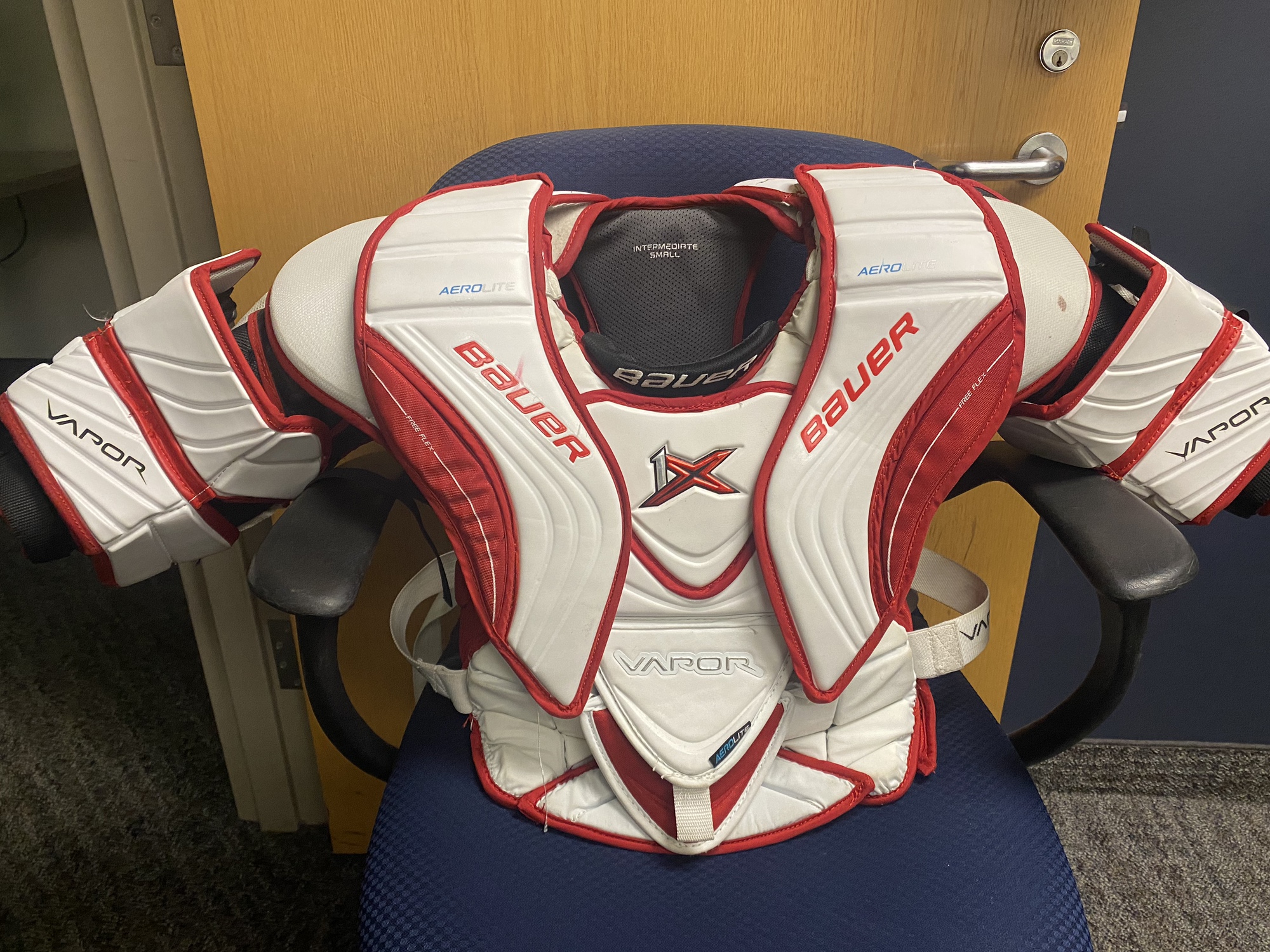 Used Small Bauer Pro Stock Vapor 1X Goalie Chest Protector SidelineSwap